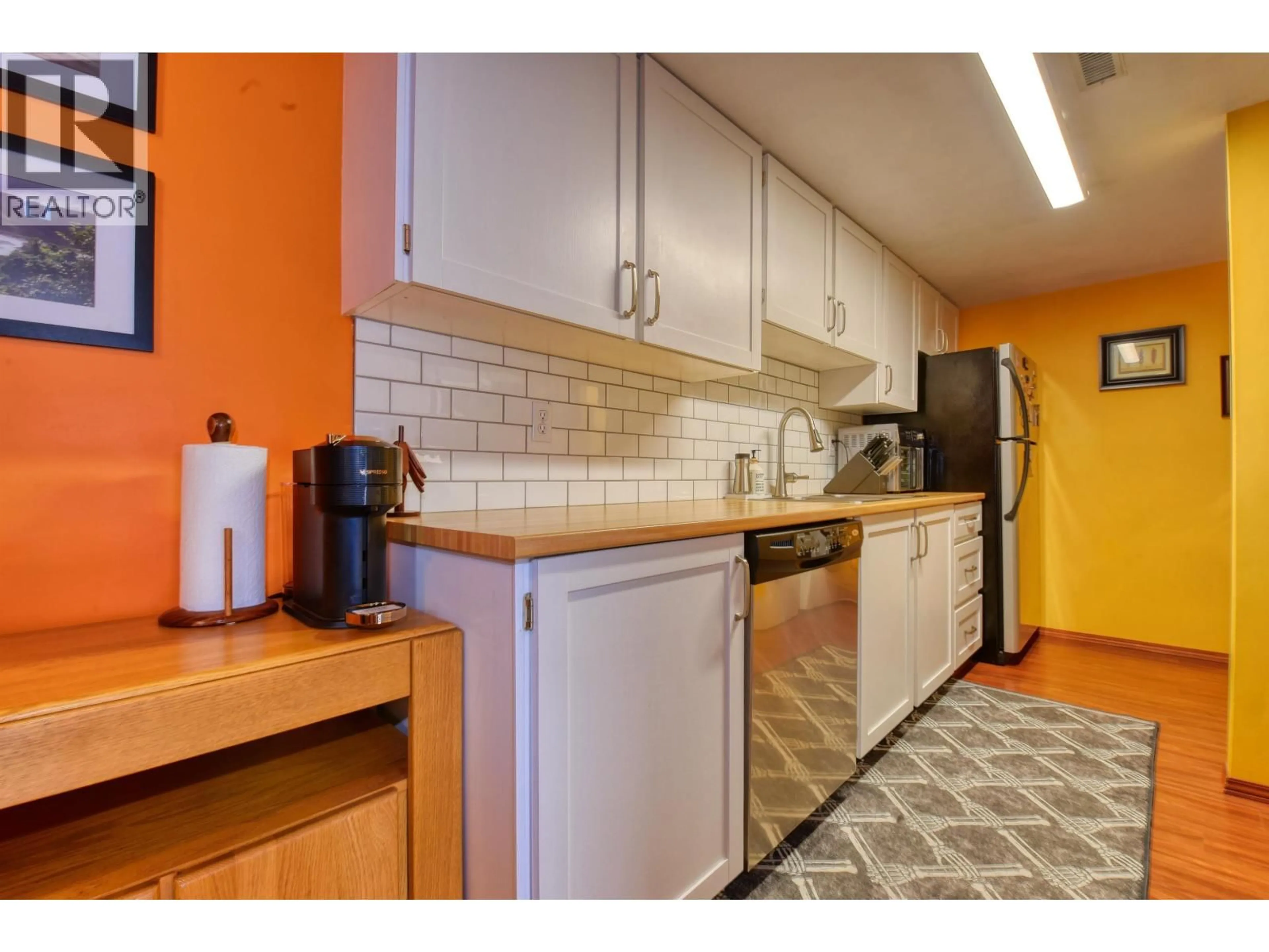 Standard kitchen, ceramic/tile floor for 1116 SECOND AVENUE, Williams Lake British Columbia V2G1X8