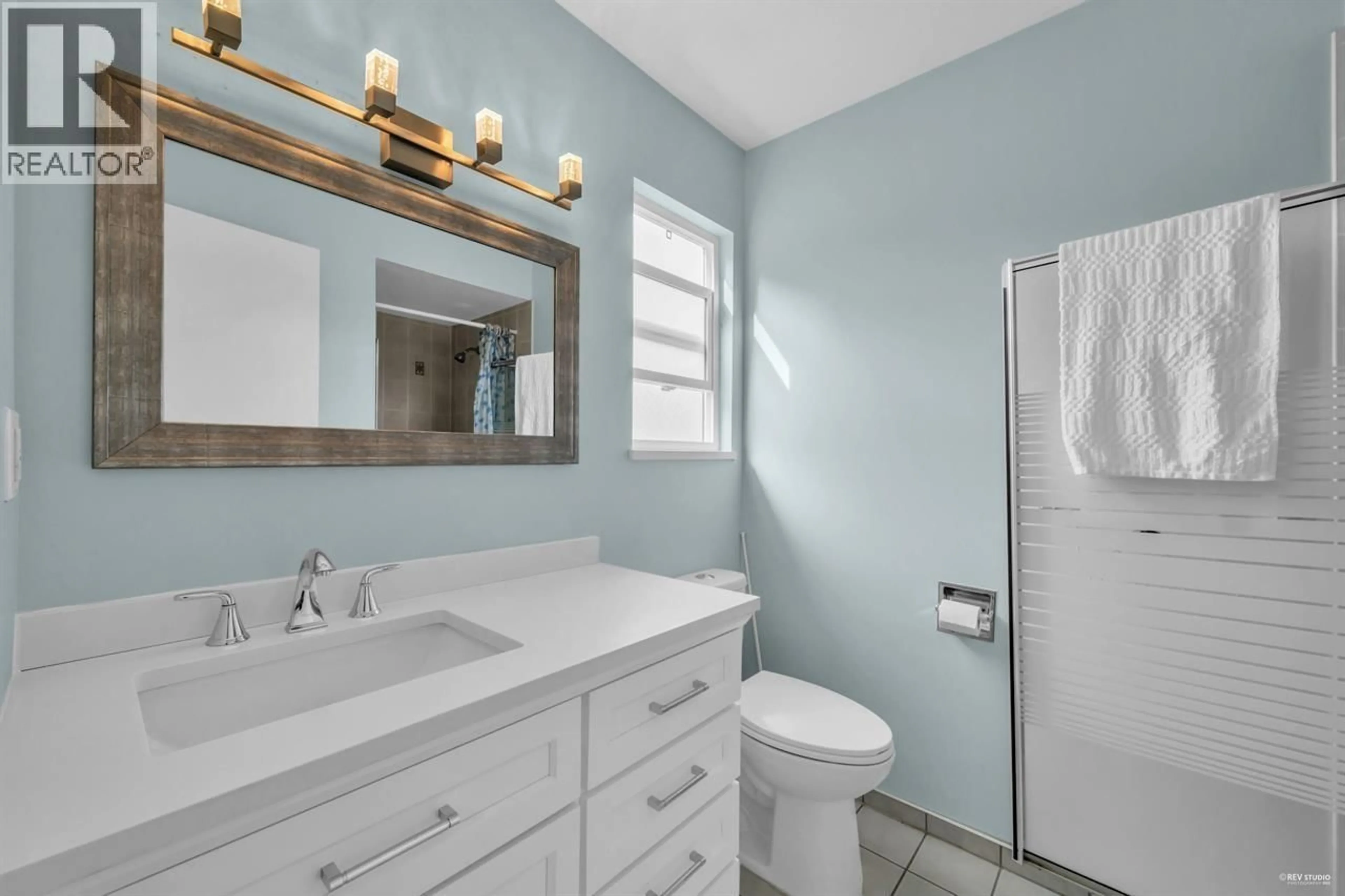 Contemporary bathroom, ceramic/tile floor for 4631 DALLYN ROAD, Richmond British Columbia V6X2Y3