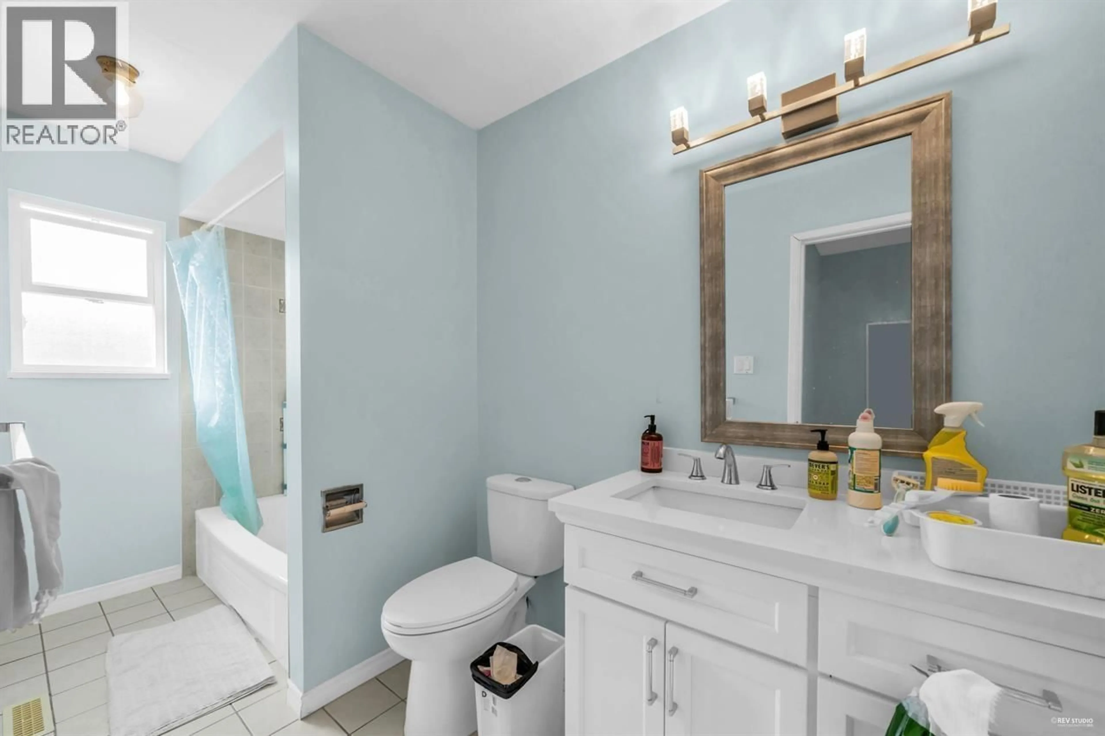 Standard bathroom, ceramic/tile floor for 4631 DALLYN ROAD, Richmond British Columbia V6X2Y3