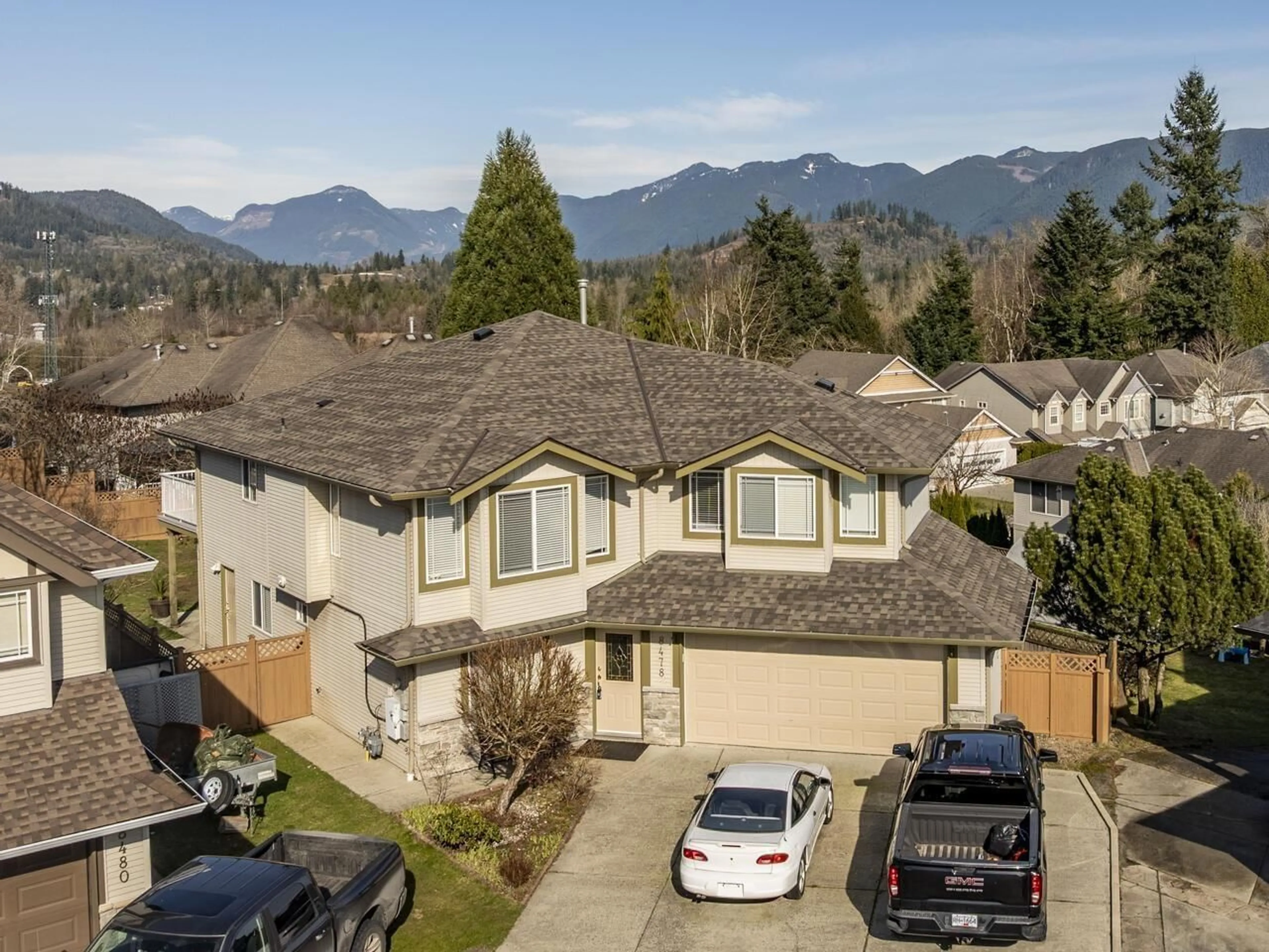 A pic from outside/outdoor area/front of a property/back of a property/a pic from drone, mountain view for 8478 DOERKSEN DRIVE, Mission British Columbia V2V7C4