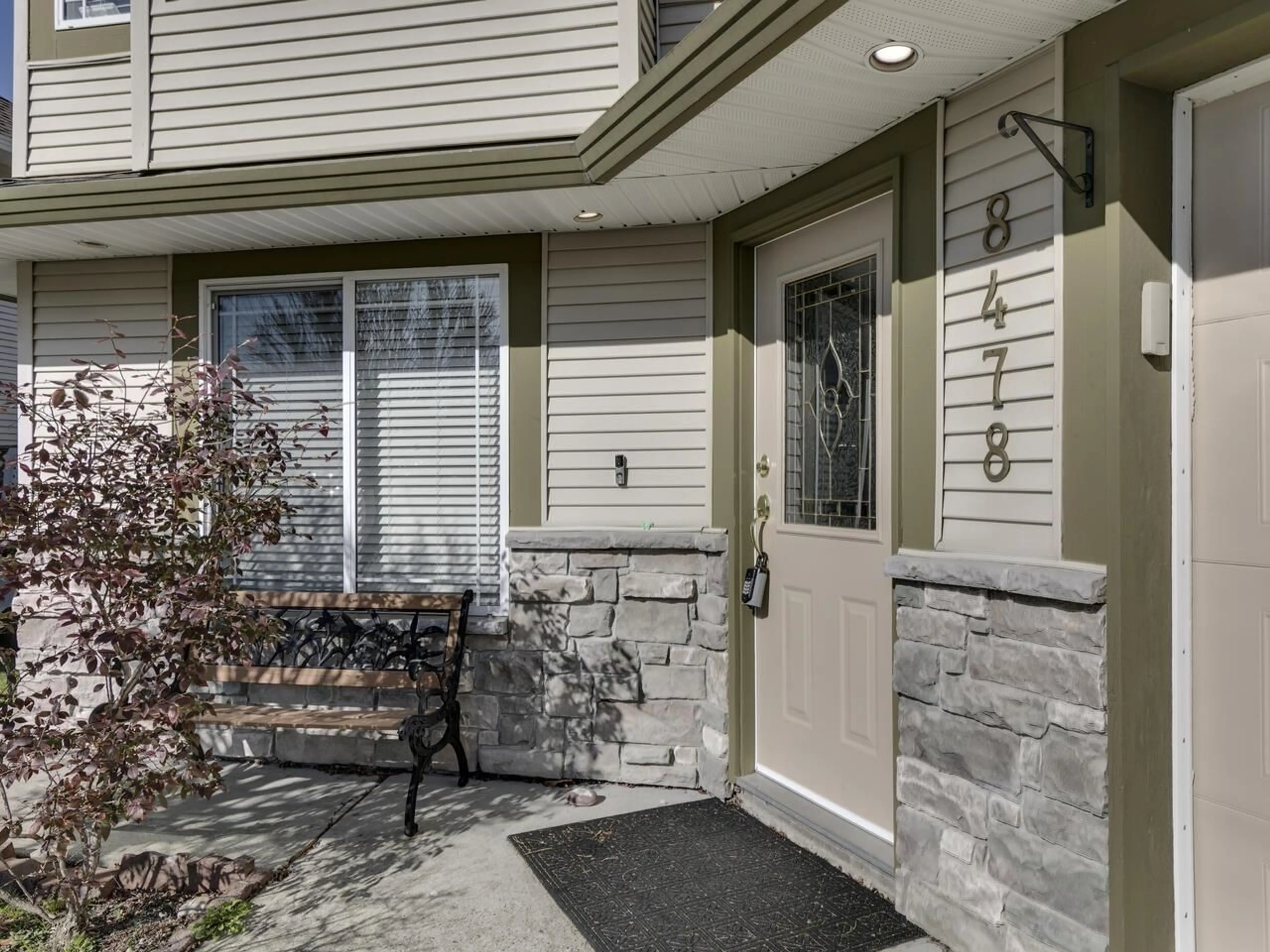 Indoor entryway for 8478 DOERKSEN DRIVE, Mission British Columbia V2V7C4