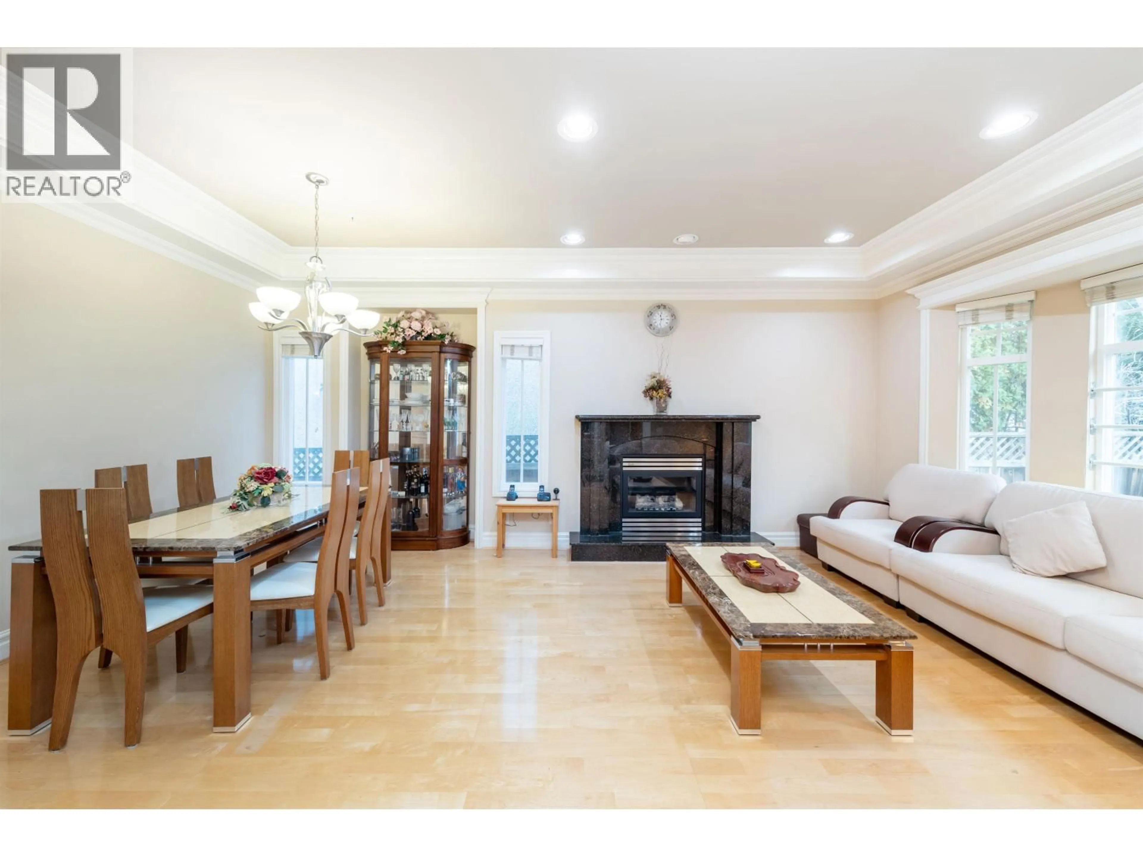 Living room with furniture, wood/laminate floor for 260 63RD AVENUE, Vancouver British Columbia V5X2H8