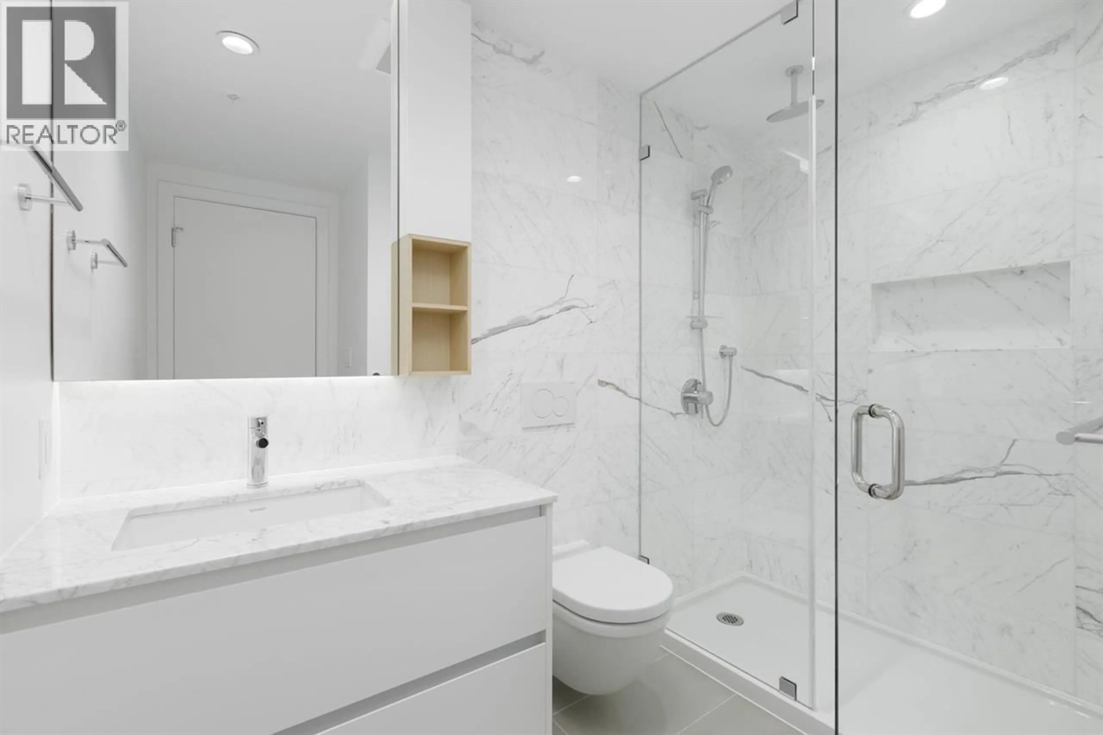 Standard bathroom, ceramic/tile floor for 804 - 6000 MCKAY AVENUE, Burnaby British Columbia V5H0K2