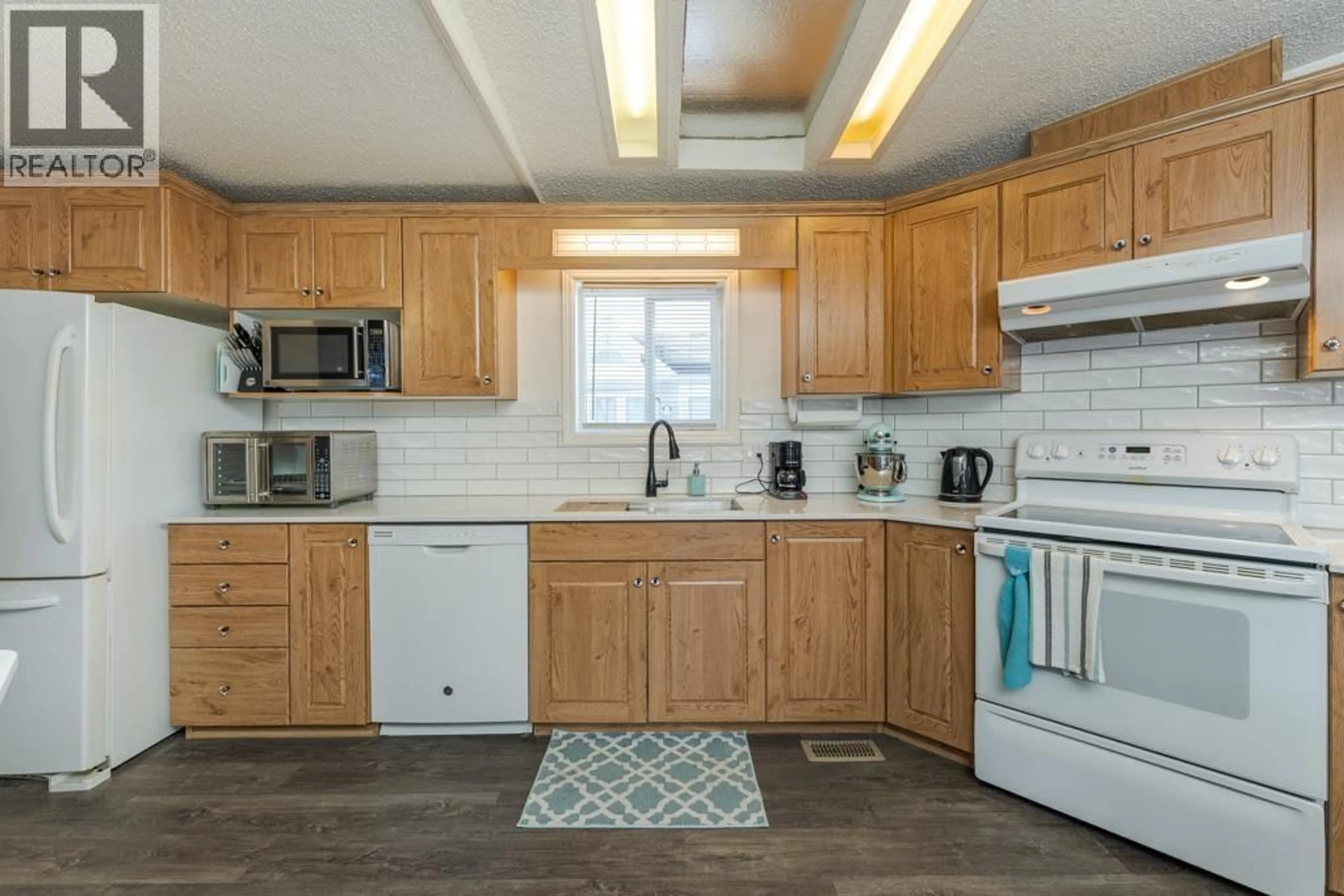 Standard kitchen, ceramic/tile floor for 35 - 10180 HART HIGHWAY, Prince George British Columbia V2K5X6