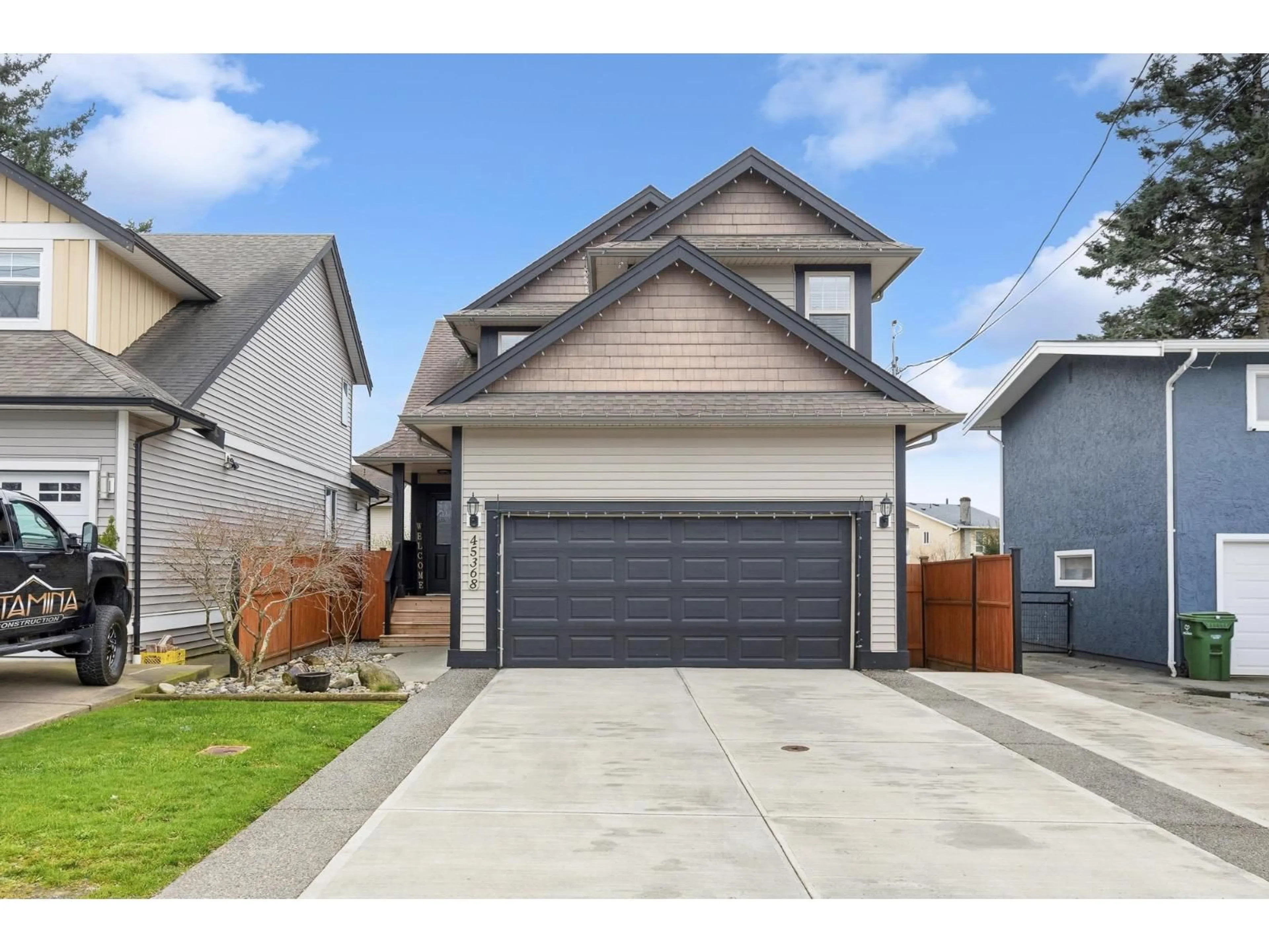 Home with vinyl exterior material, street for 45368 WELLS ROAD, Chilliwack British Columbia V2R1H3