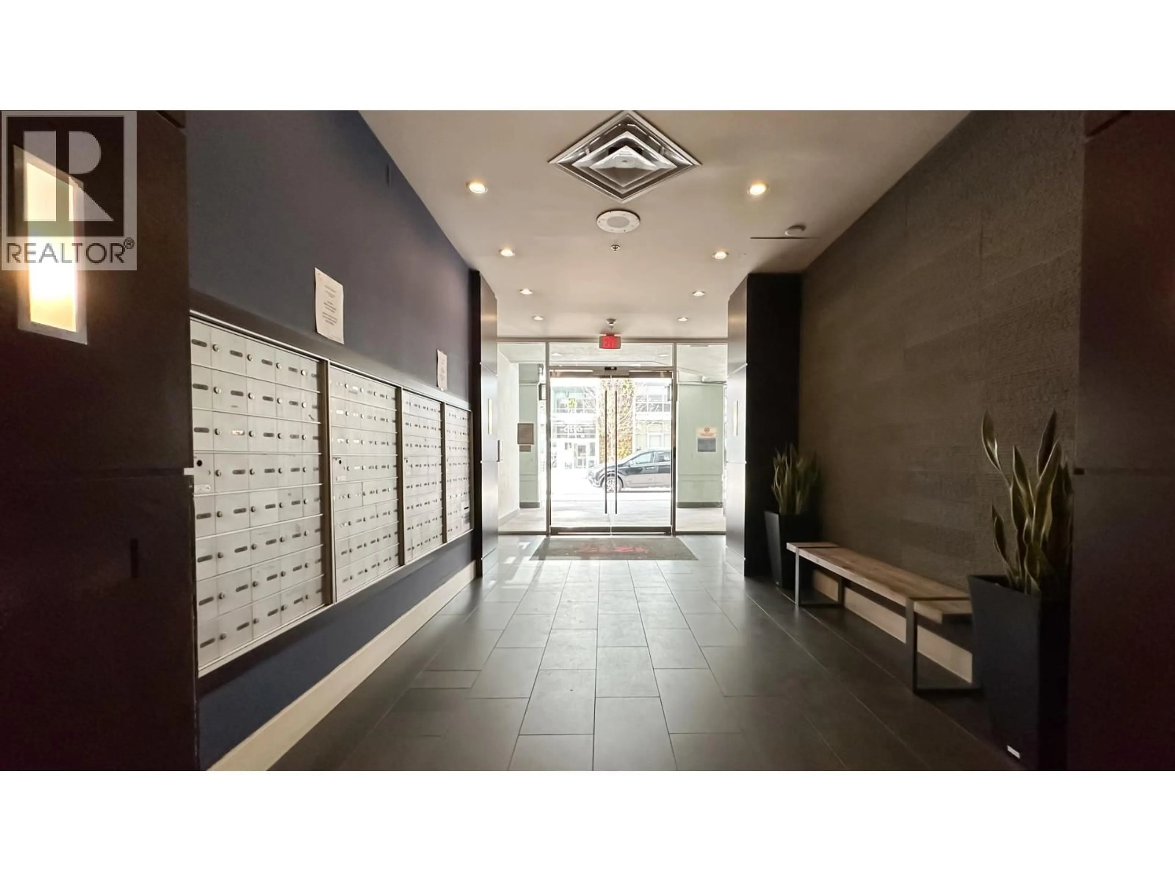 Indoor foyer for 703 - 1212 HOWE STREET, Vancouver British Columbia V6Z2M9