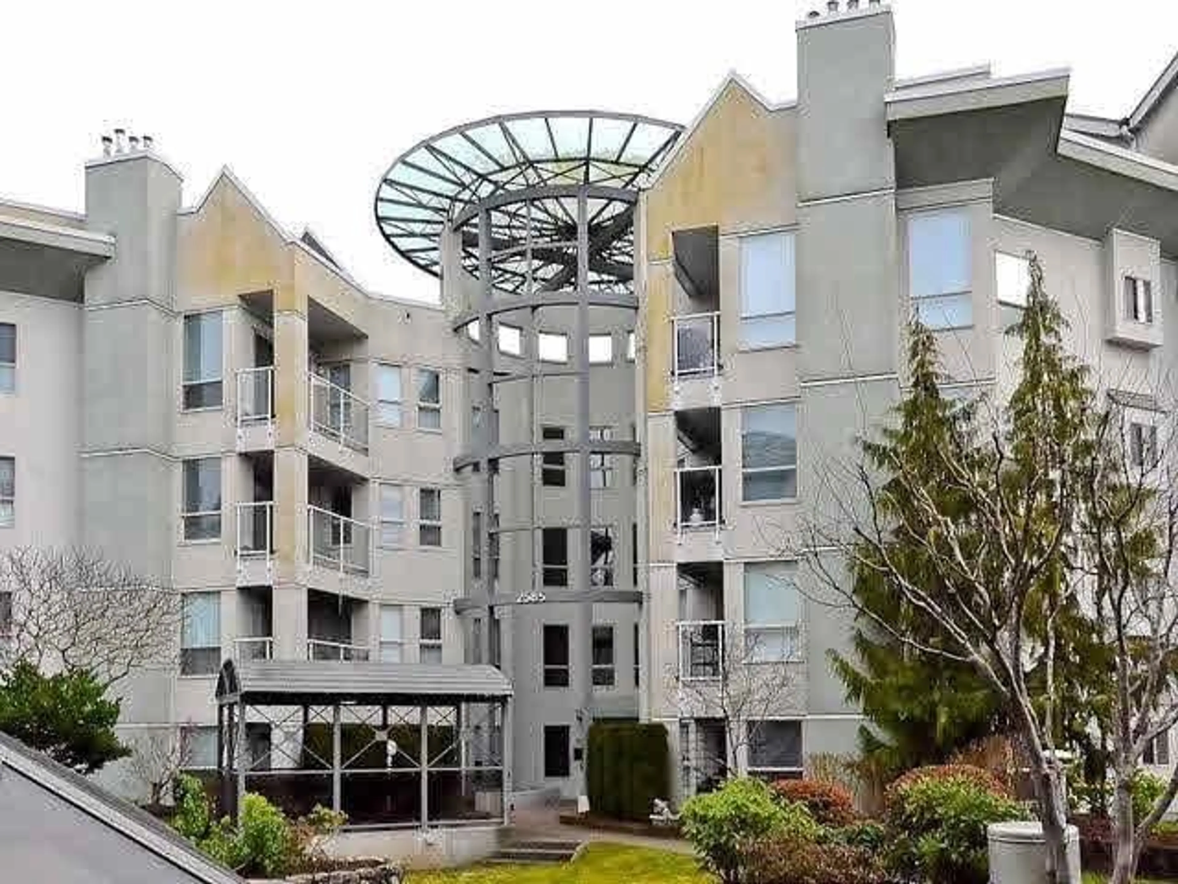 Indoor foyer for 404 - 2585 WARE STREET, Abbotsford British Columbia V2S3E2