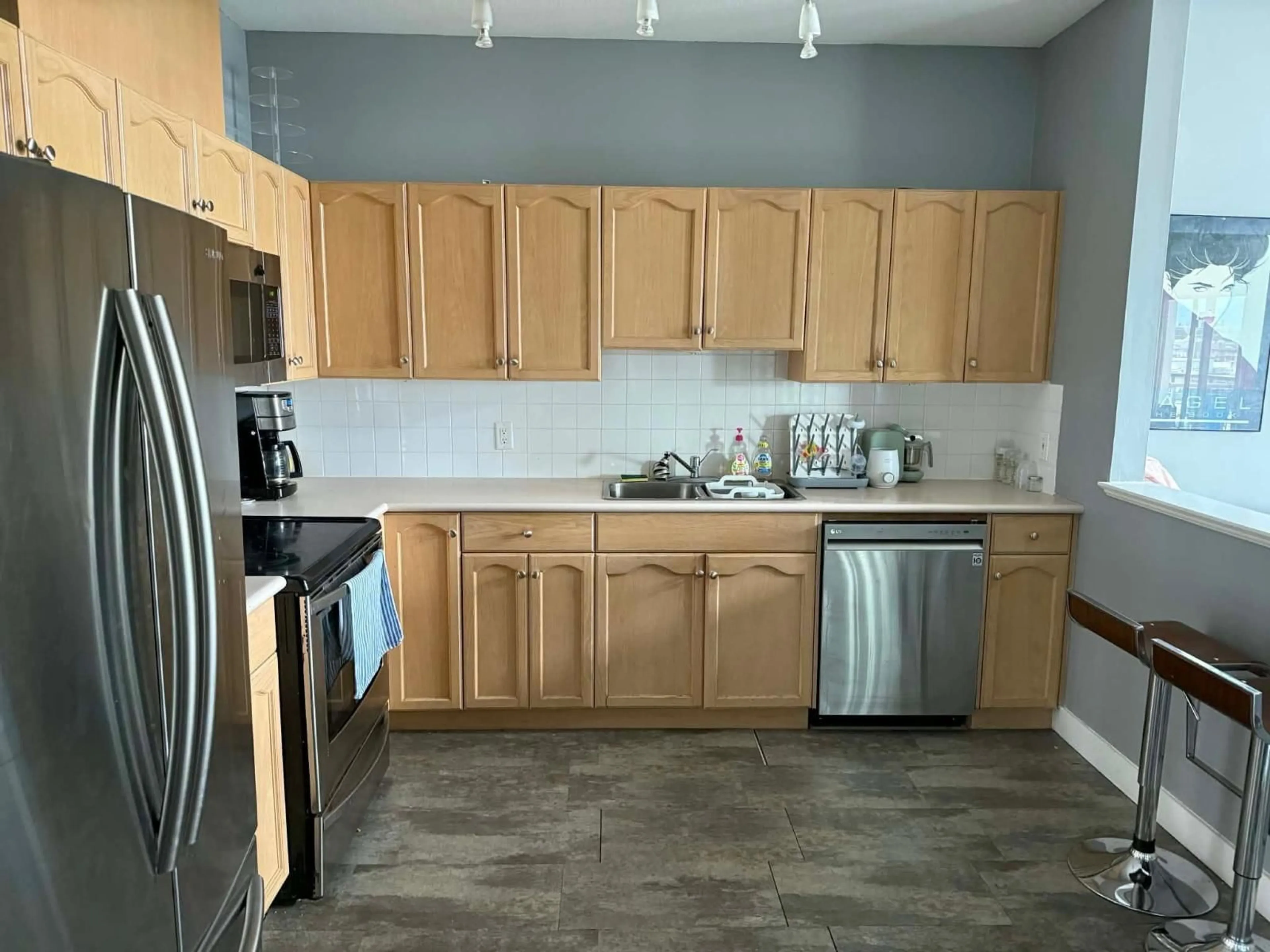 Standard kitchen, unknown for 404 - 2585 WARE STREET, Abbotsford British Columbia V2S3E2