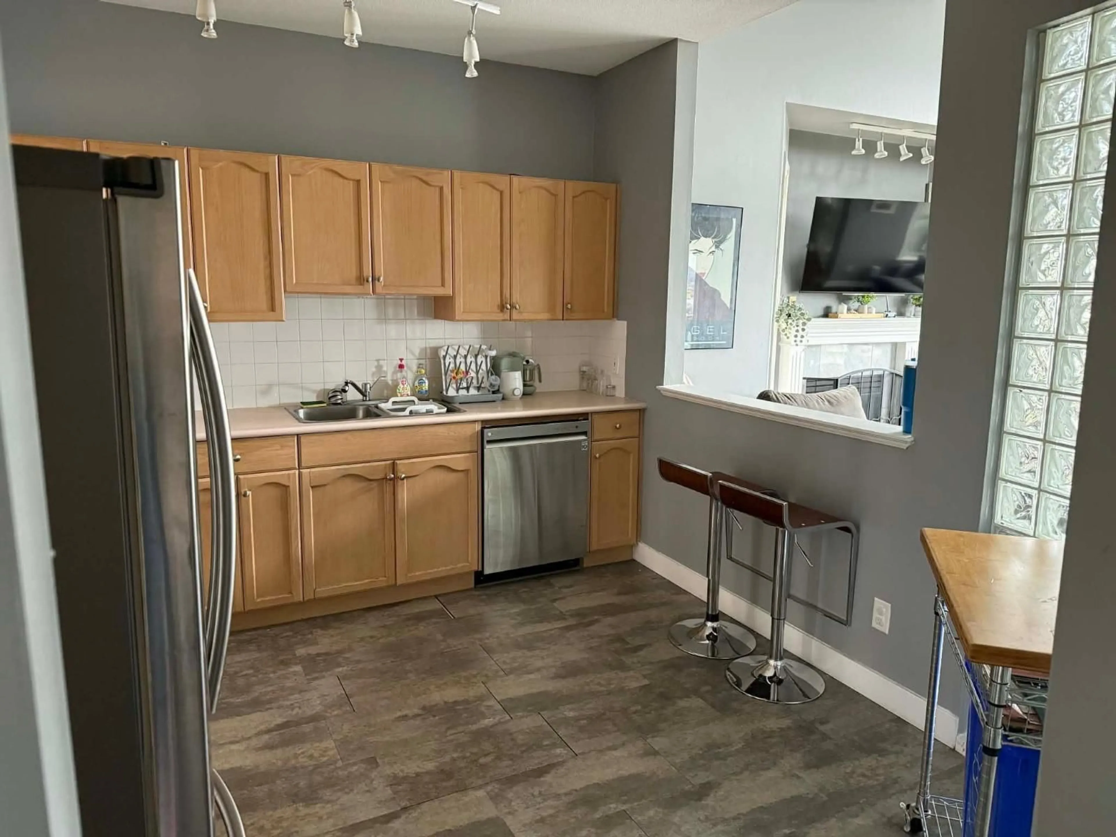 Standard kitchen, unknown for 404 - 2585 WARE STREET, Abbotsford British Columbia V2S3E2