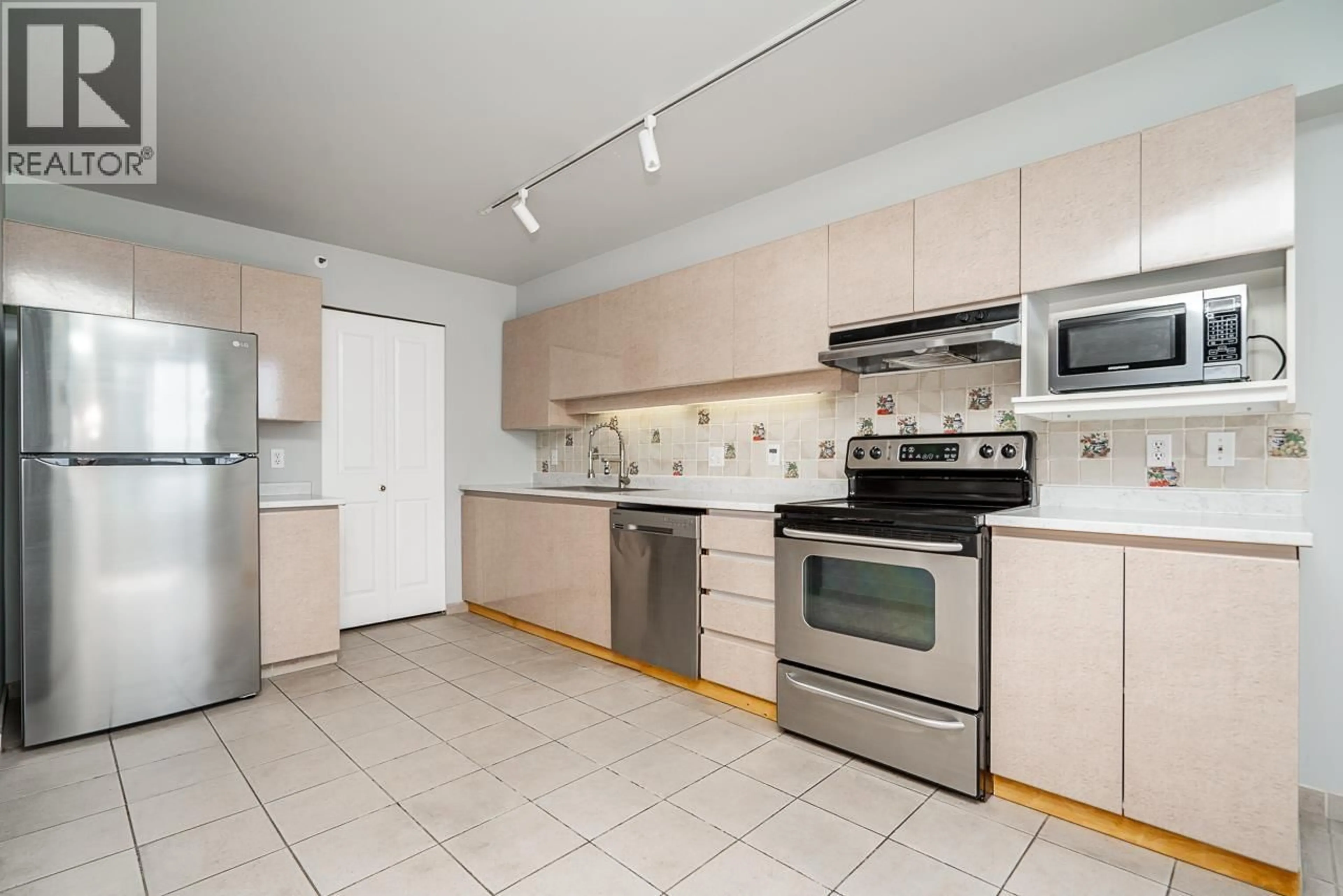 Standard kitchen, unknown for 1501 - 555 AUSTIN AVENUE, Coquitlam British Columbia V3K3M6