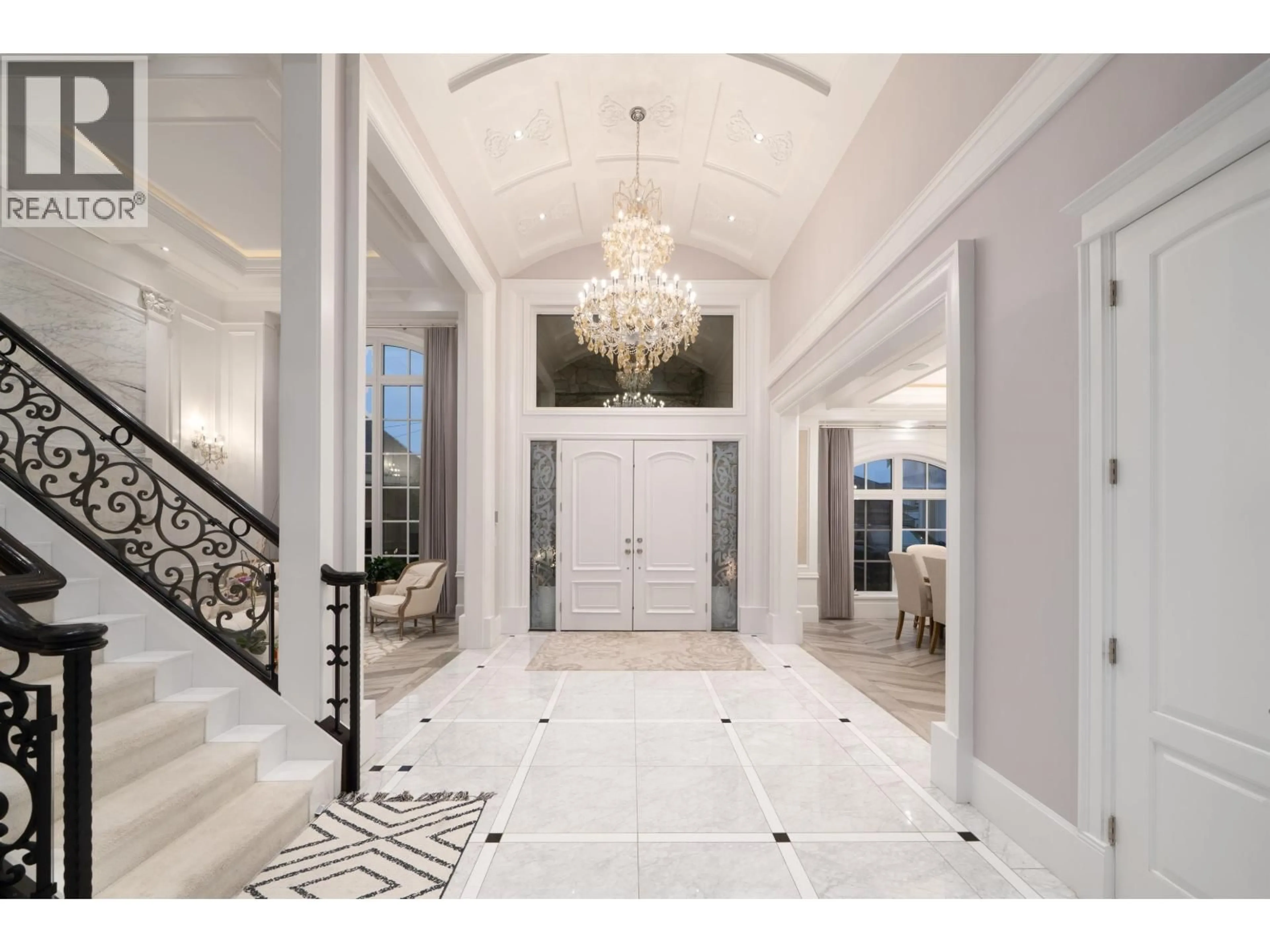 Indoor foyer for 5711 RIVERDALE DRIVE, Richmond British Columbia V7C2E4