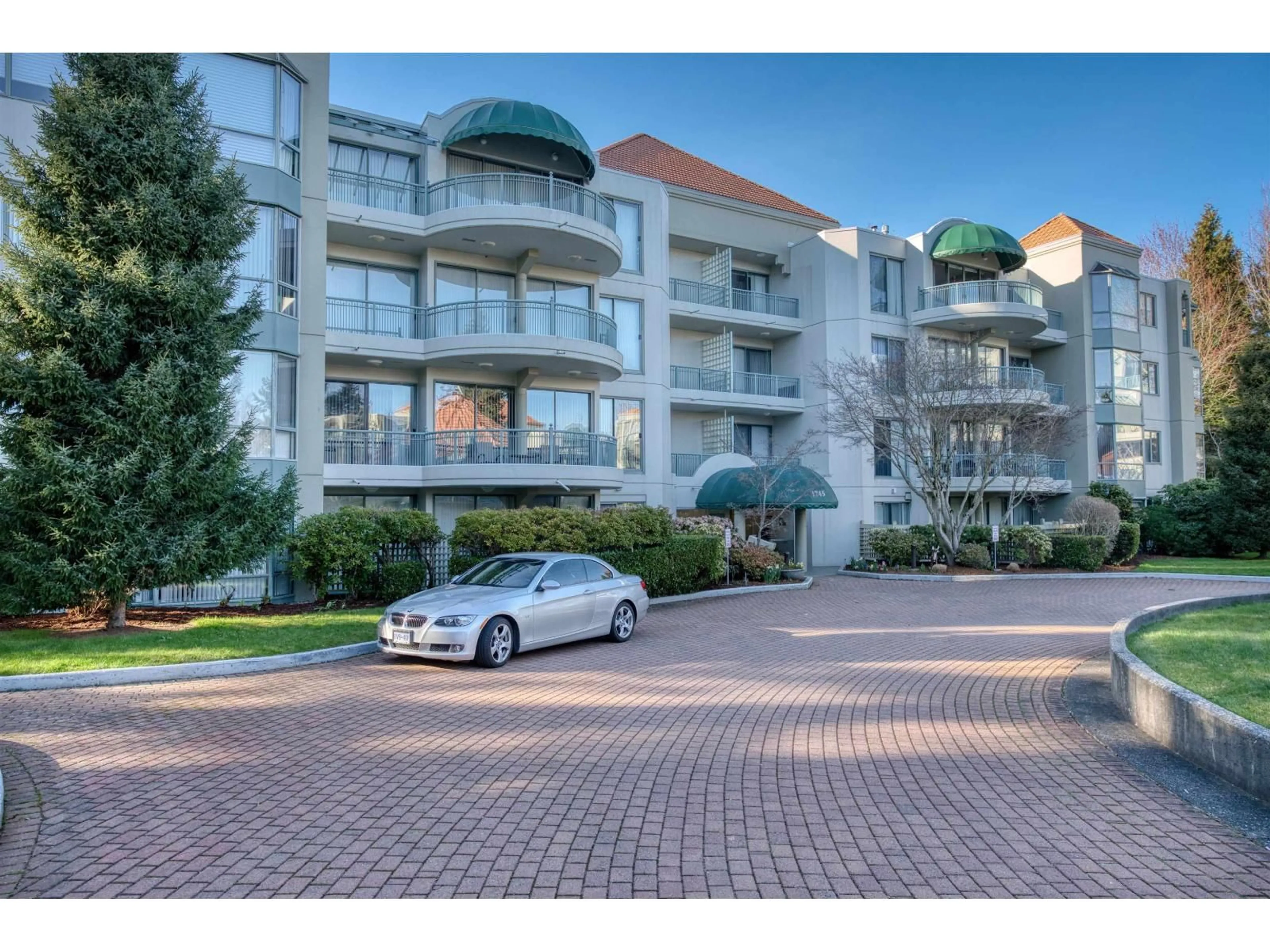 Unknown for 202 - 1745 MARTIN DRIVE, Surrey British Columbia V4A9T5