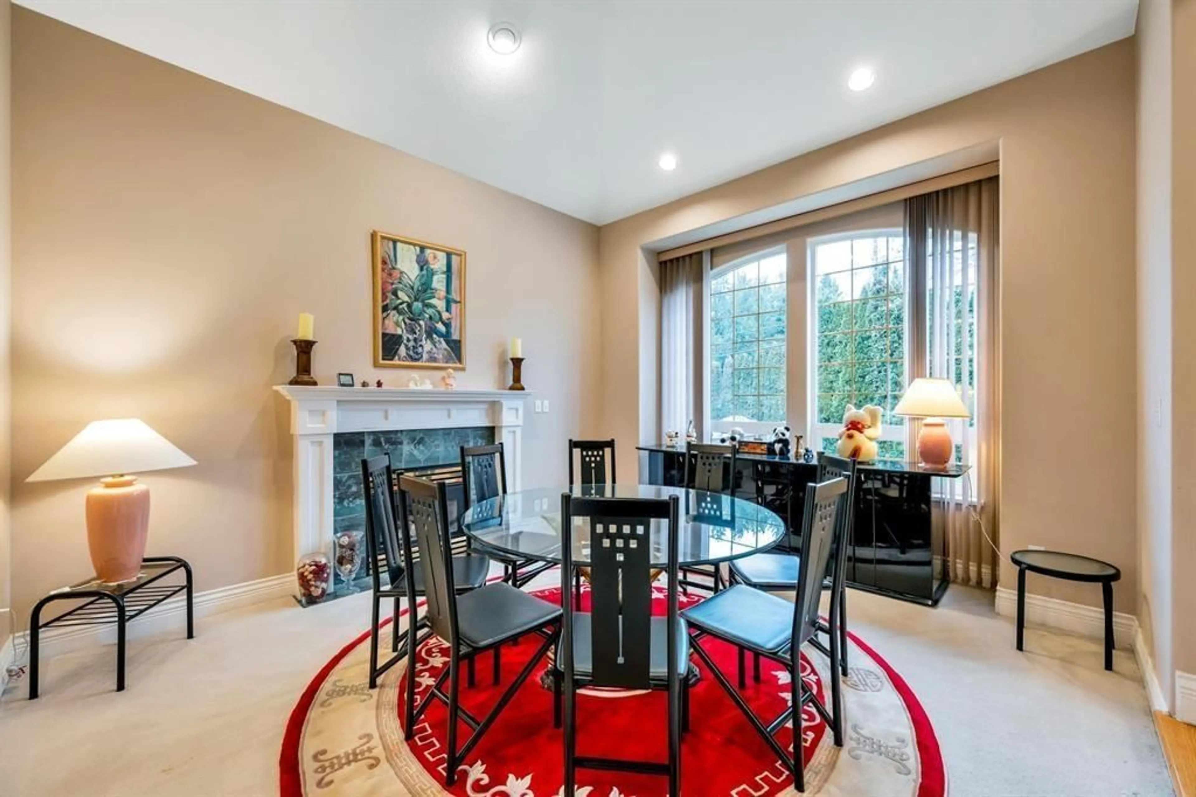 Dining room, carpet floor for 11076 84 AVENUE, Delta British Columbia V4C2L7