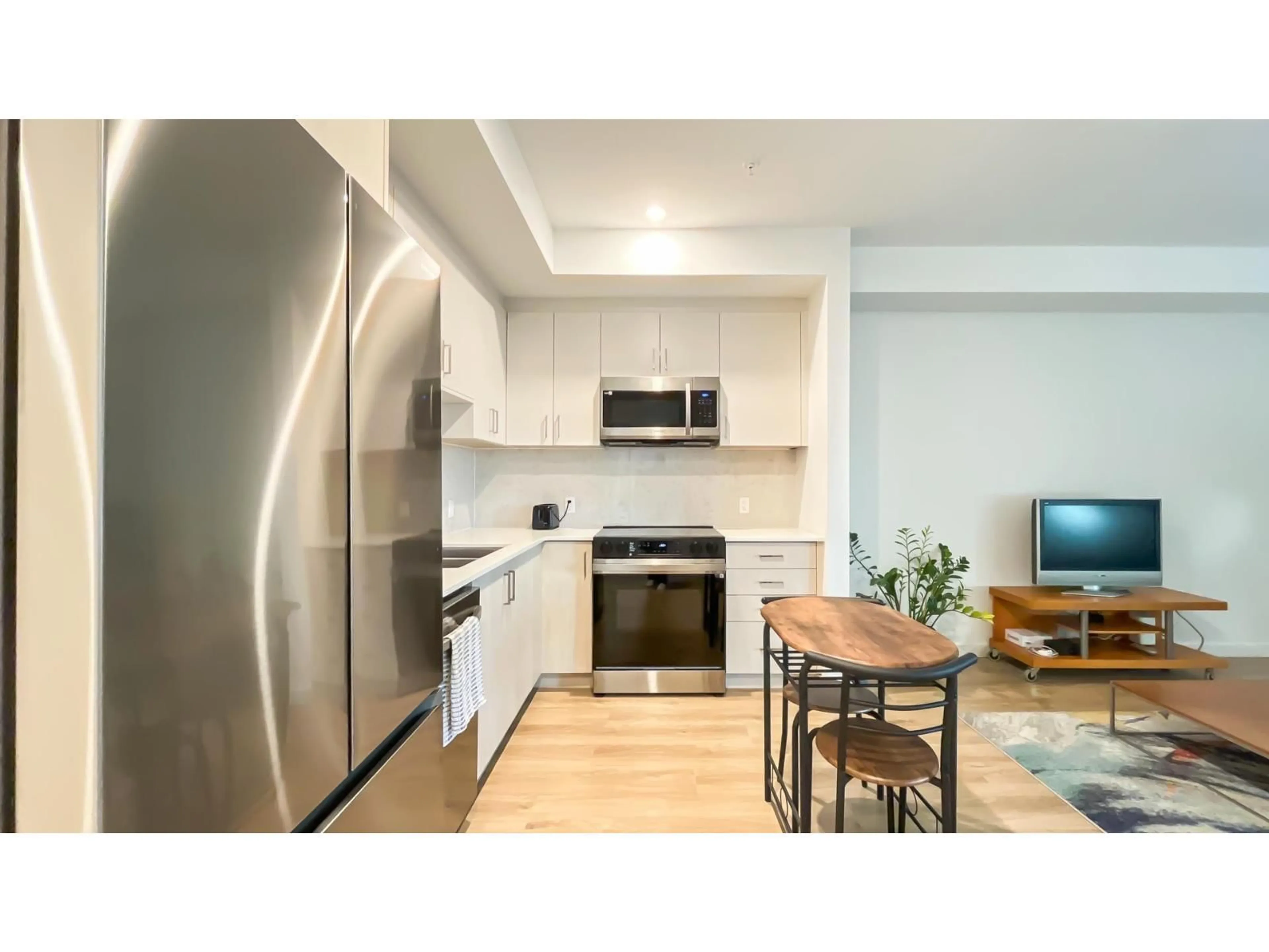 Standard kitchen, unknown for E301 - 13858 108 AVENUE, Surrey British Columbia V3T0T8