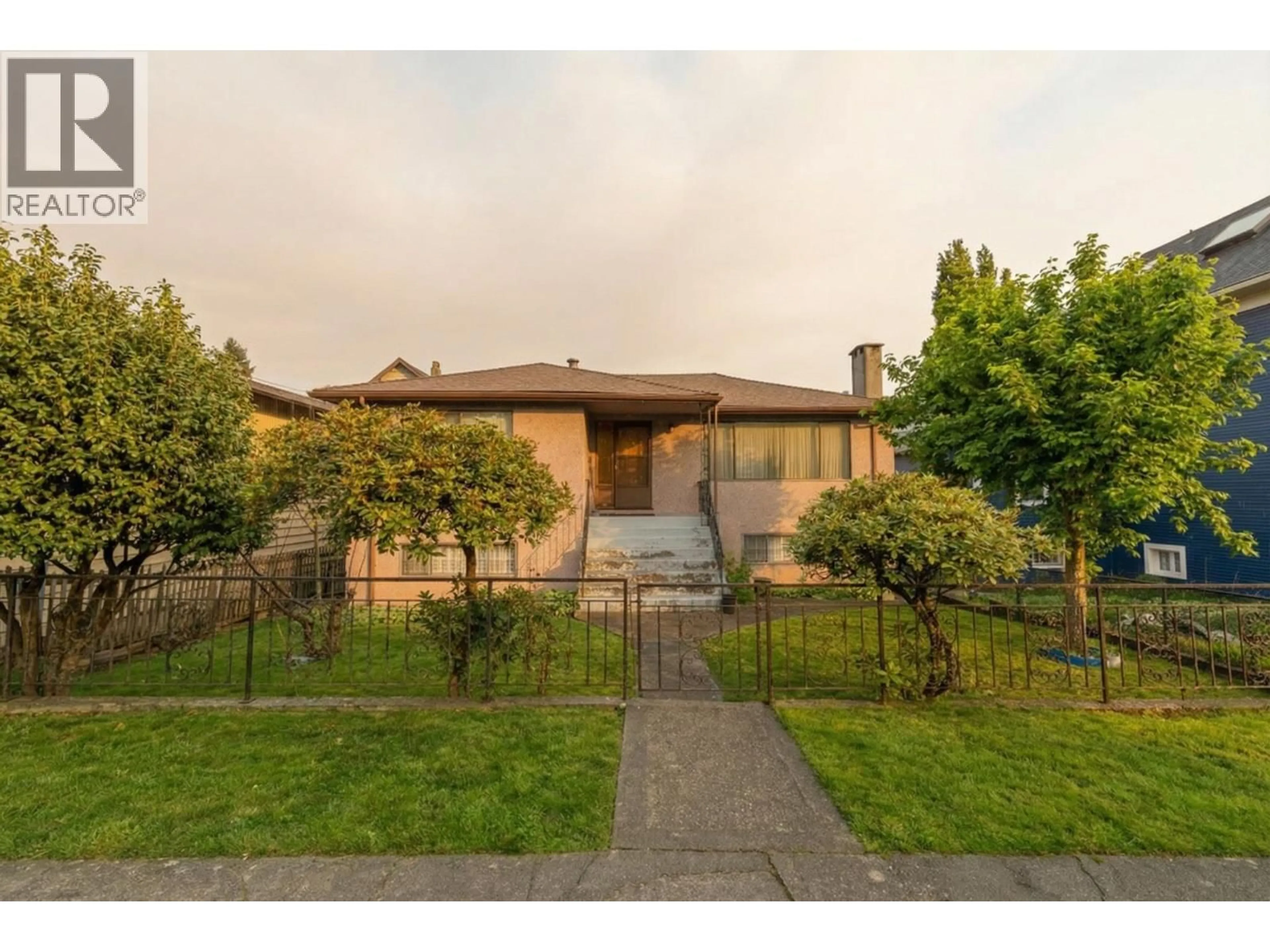 A pic from outside/outdoor area/front of a property/back of a property/a pic from drone, street for 1955 TURNER STREET, Vancouver British Columbia V5L1Z9