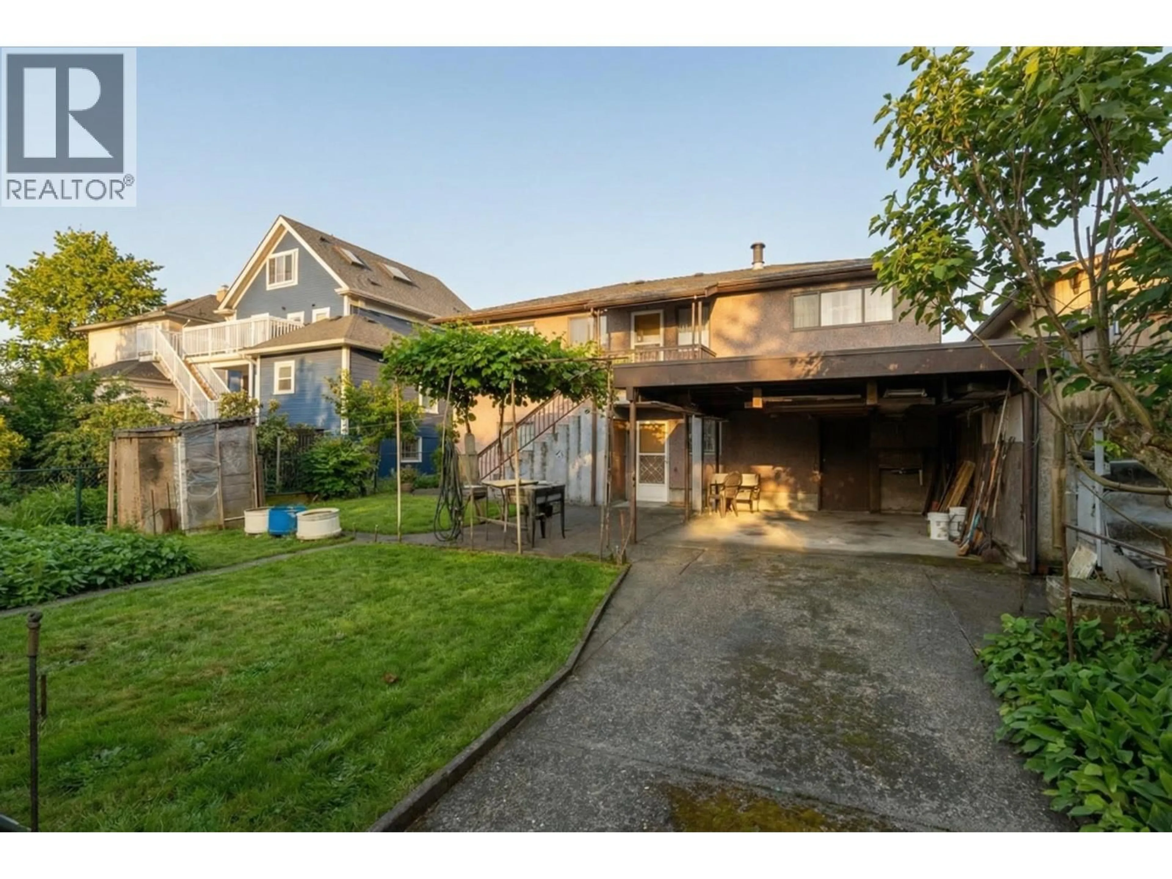 A pic from outside/outdoor area/front of a property/back of a property/a pic from drone, street for 1955 TURNER STREET, Vancouver British Columbia V5L1Z9