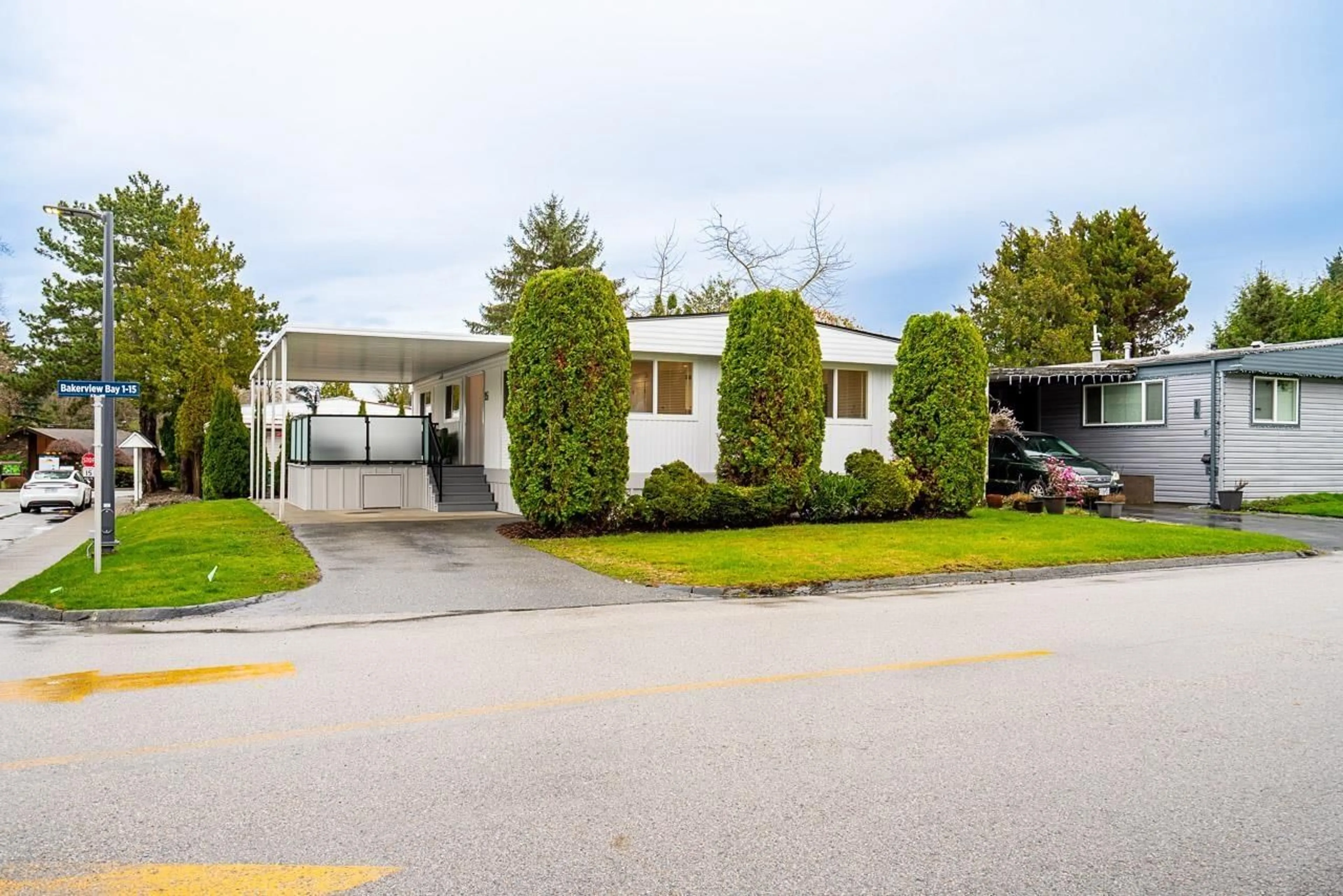 Home with vinyl exterior material, street for 15 - 1840 160 STREET, Surrey British Columbia V4A4X4