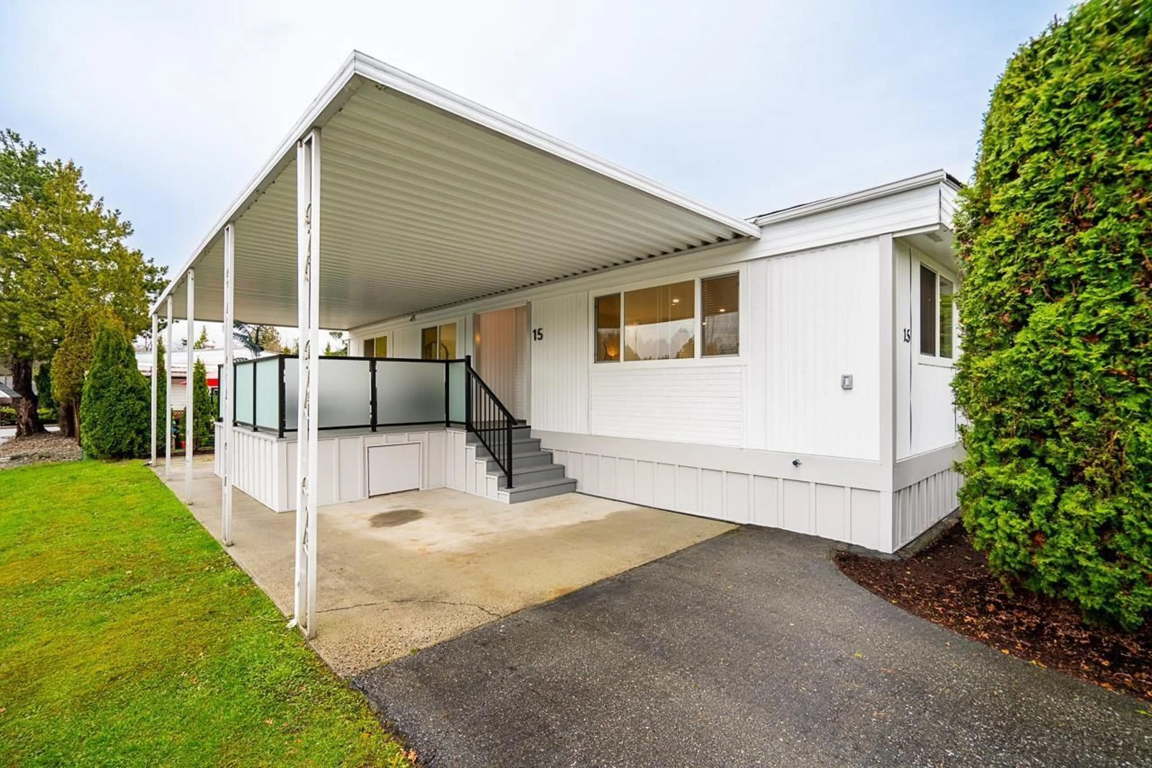 Home with vinyl exterior material, street for 15 - 1840 160 STREET, Surrey British Columbia V4A4X4