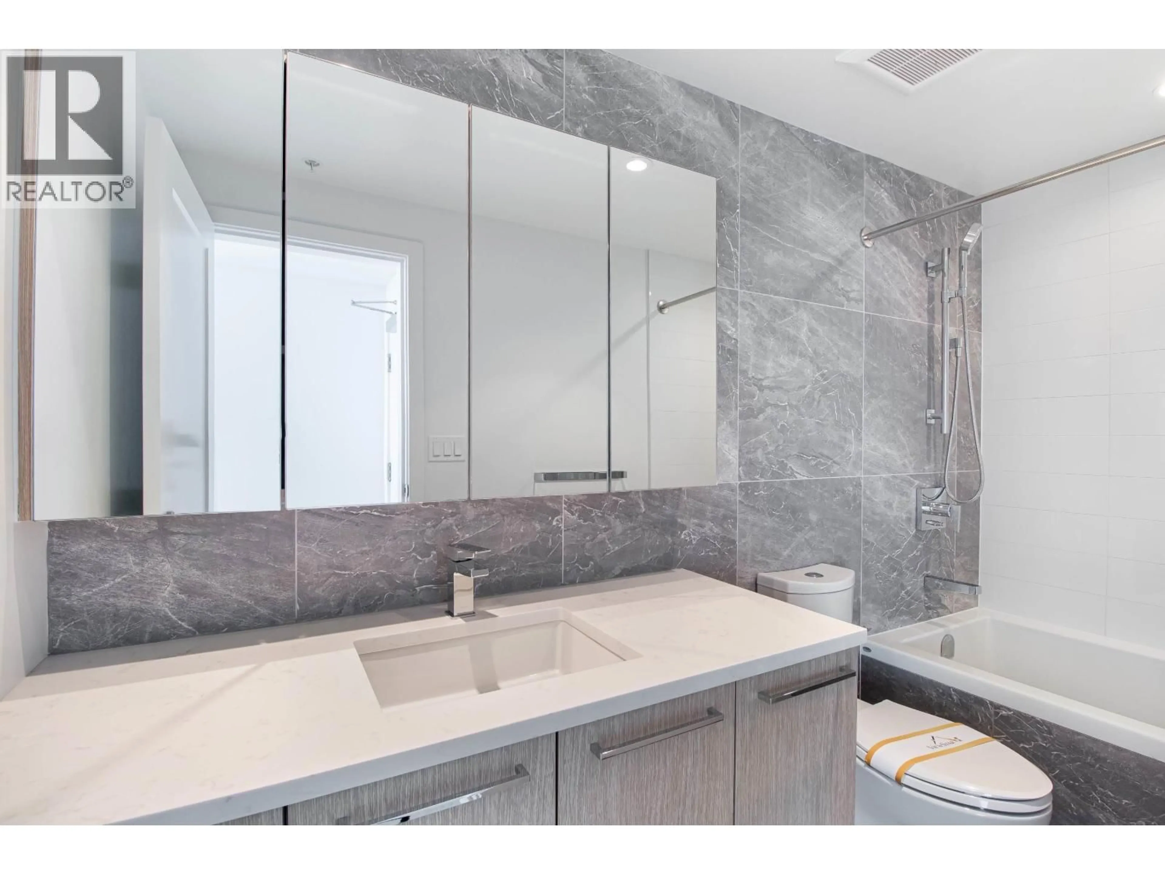 Unknown for 1502 - 3331 NO. 3 ROAD, Richmond British Columbia V6X2B6