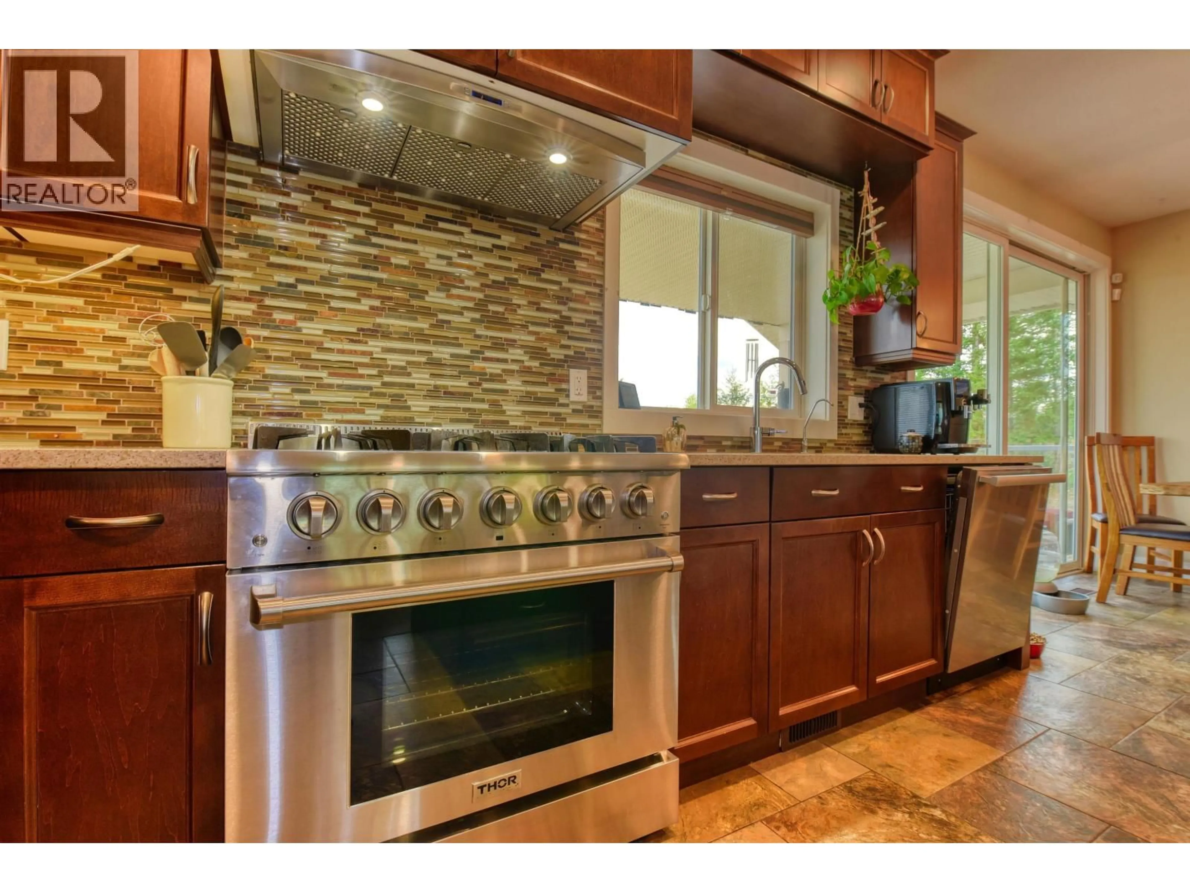 Open concept kitchen, ceramic/tile floor for 266 WOODLAND DRIVE, Williams Lake British Columbia V2G4P9