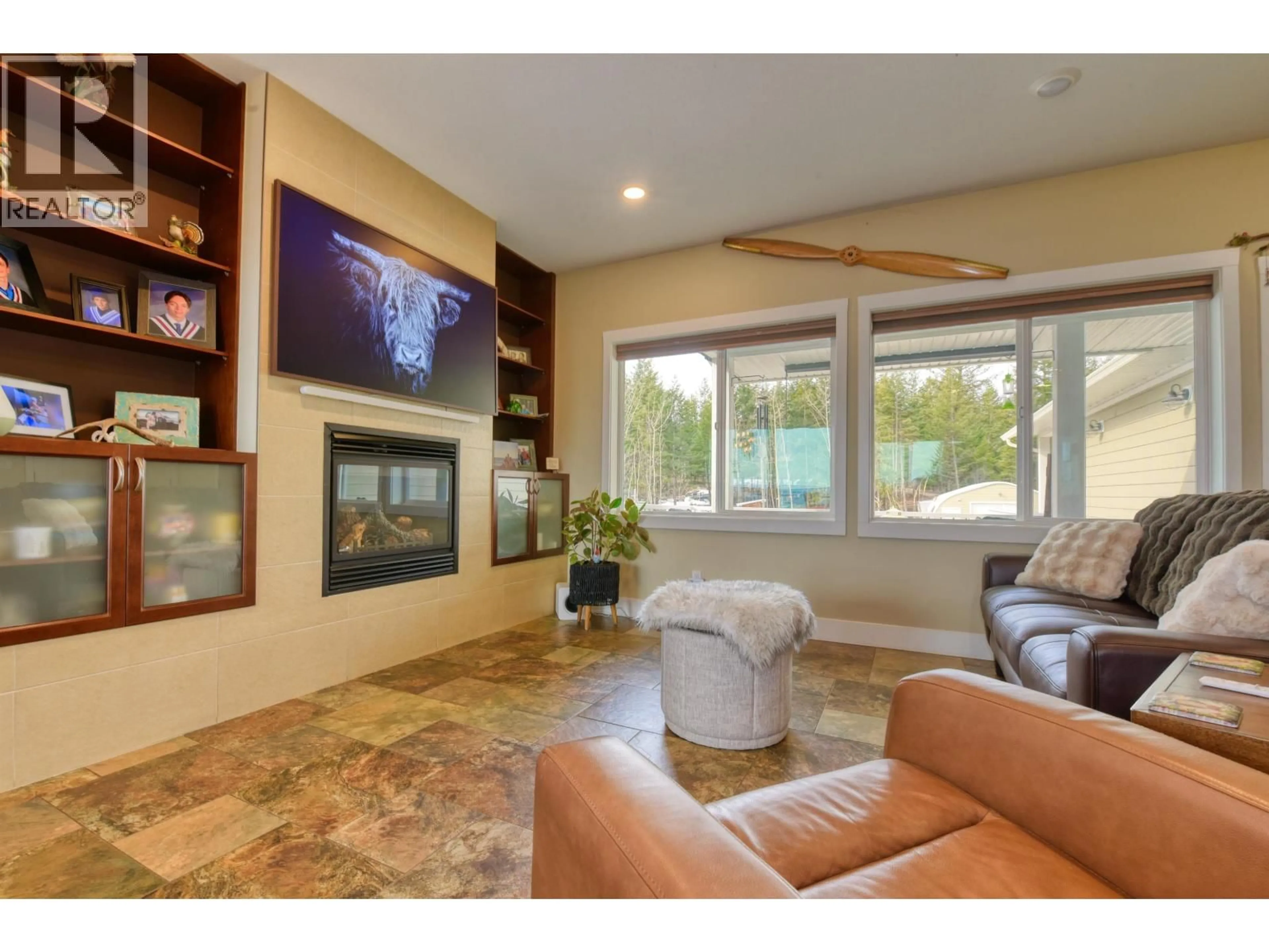 Living room with furniture, unknown for 266 WOODLAND DRIVE, Williams Lake British Columbia V2G4P9