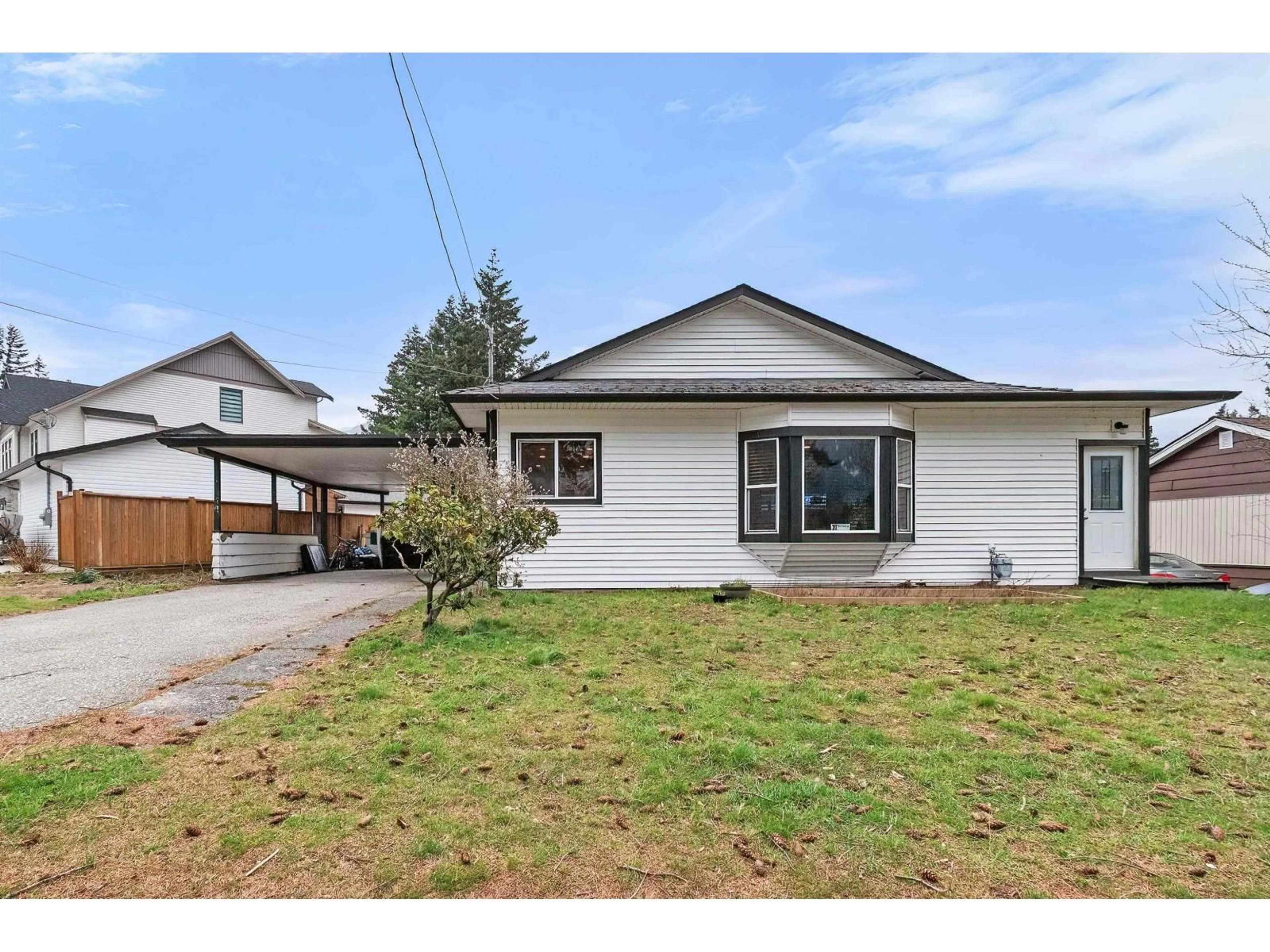 Home with vinyl exterior material, street for 439 5TH AVENUE, Hope British Columbia V0X1L0