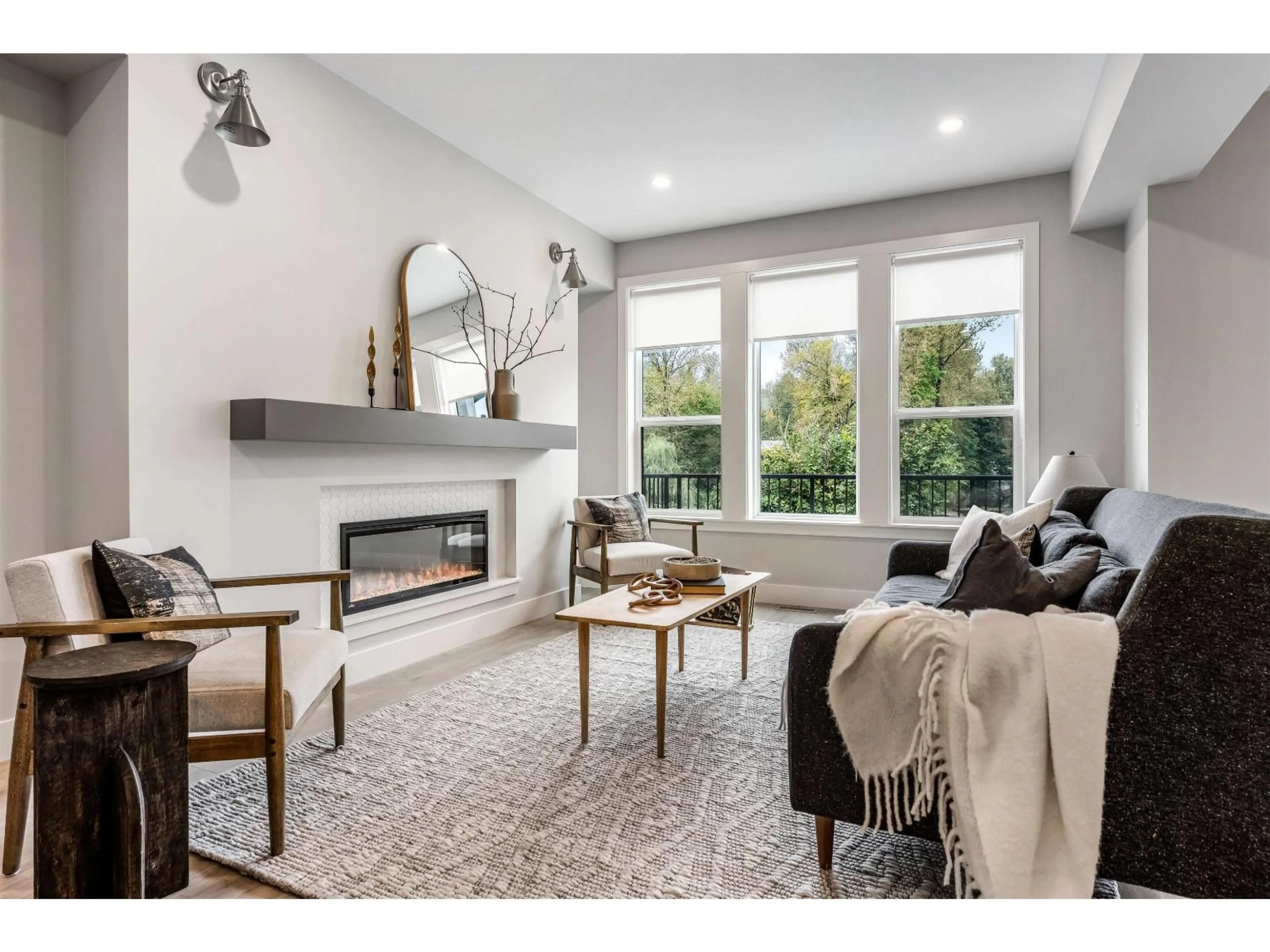 Living room with furniture, unknown for 44666 WILLOWSTREAM ROAD, Chilliwack British Columbia V2R6M1