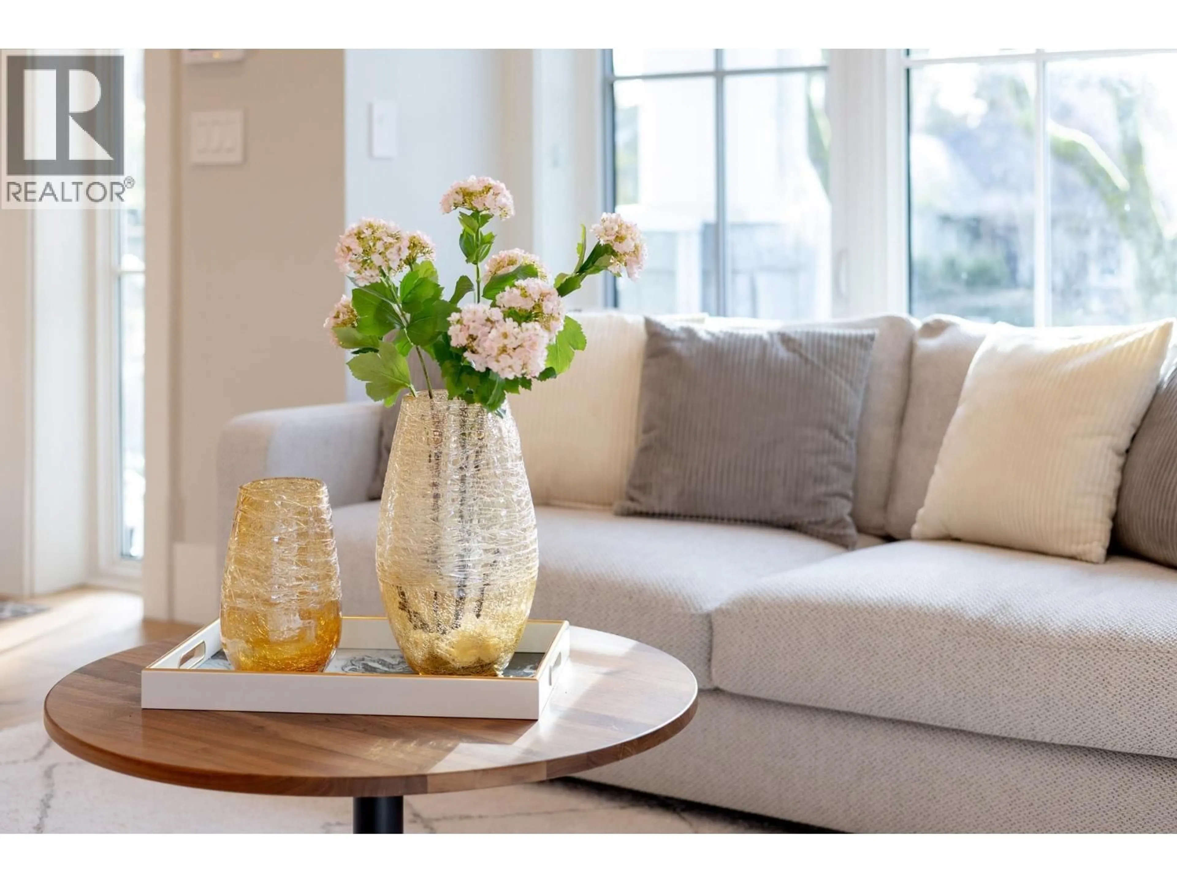 Living room with furniture, wood/laminate floor for 4089 19TH AVENUE, Vancouver British Columbia V6S1E2