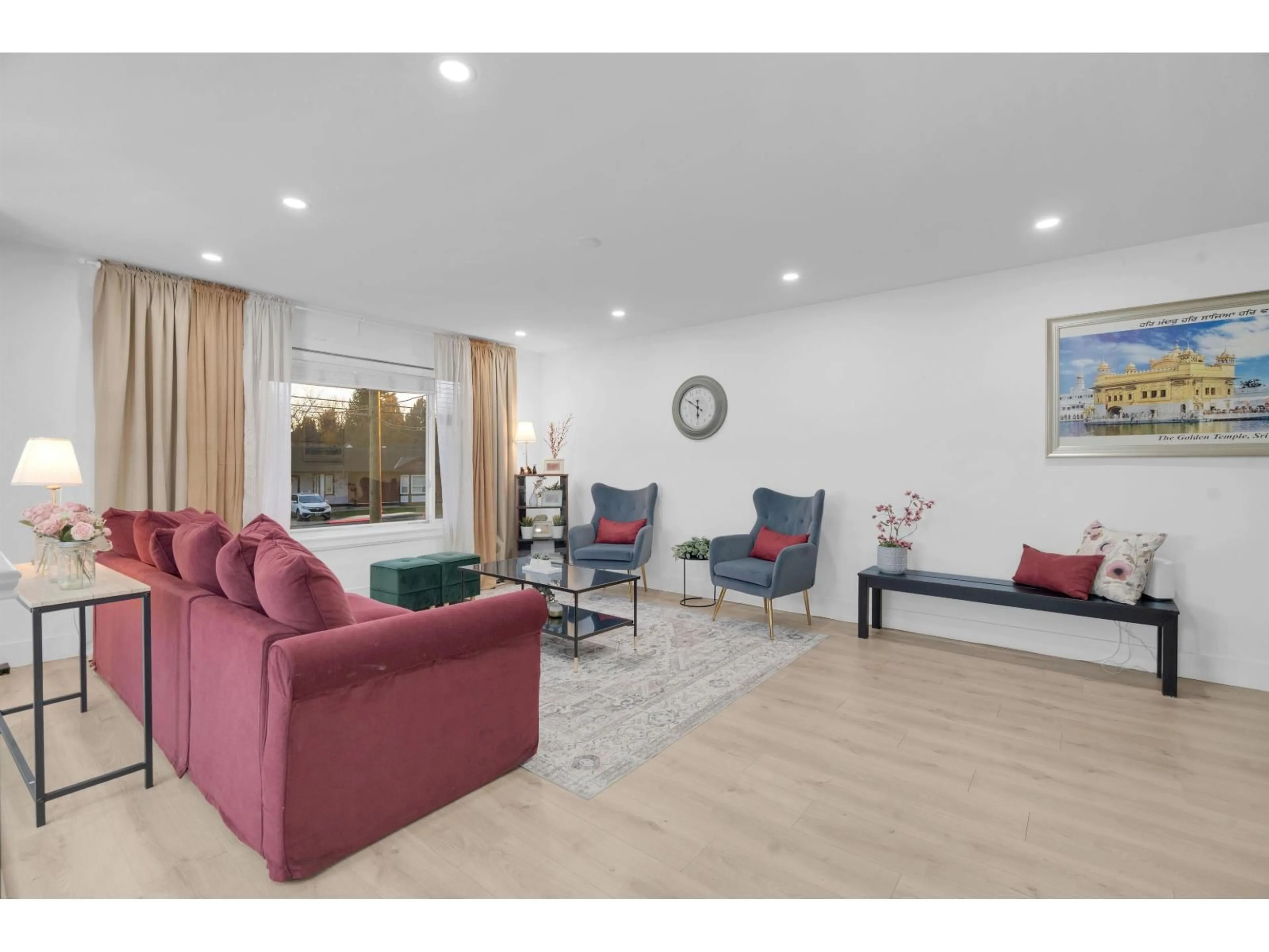 Living room with furniture, unknown for 13469 80 AVENUE, Surrey British Columbia V3W3C2