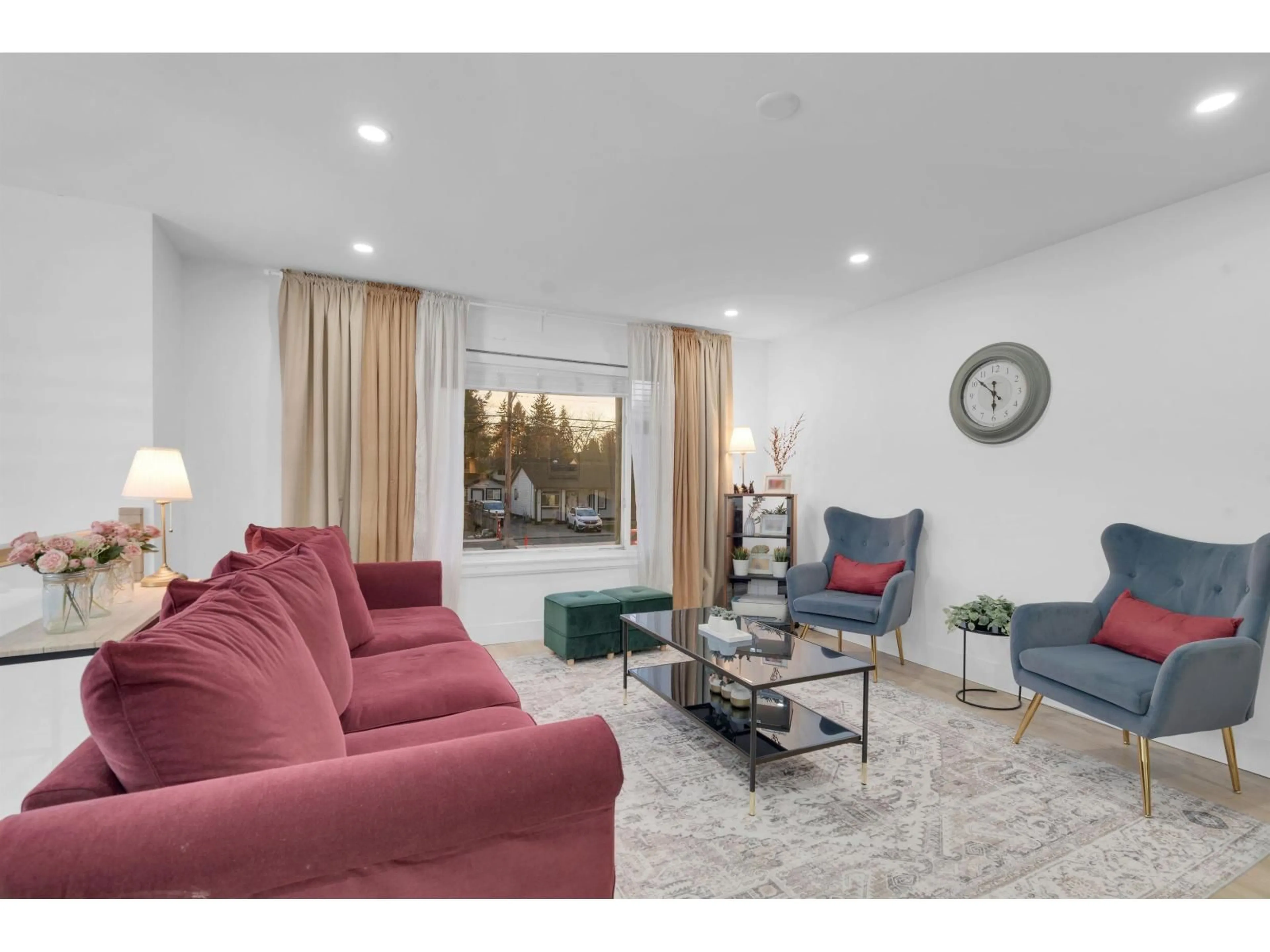 Living room with furniture, unknown for 13469 80 AVENUE, Surrey British Columbia V3W3C2