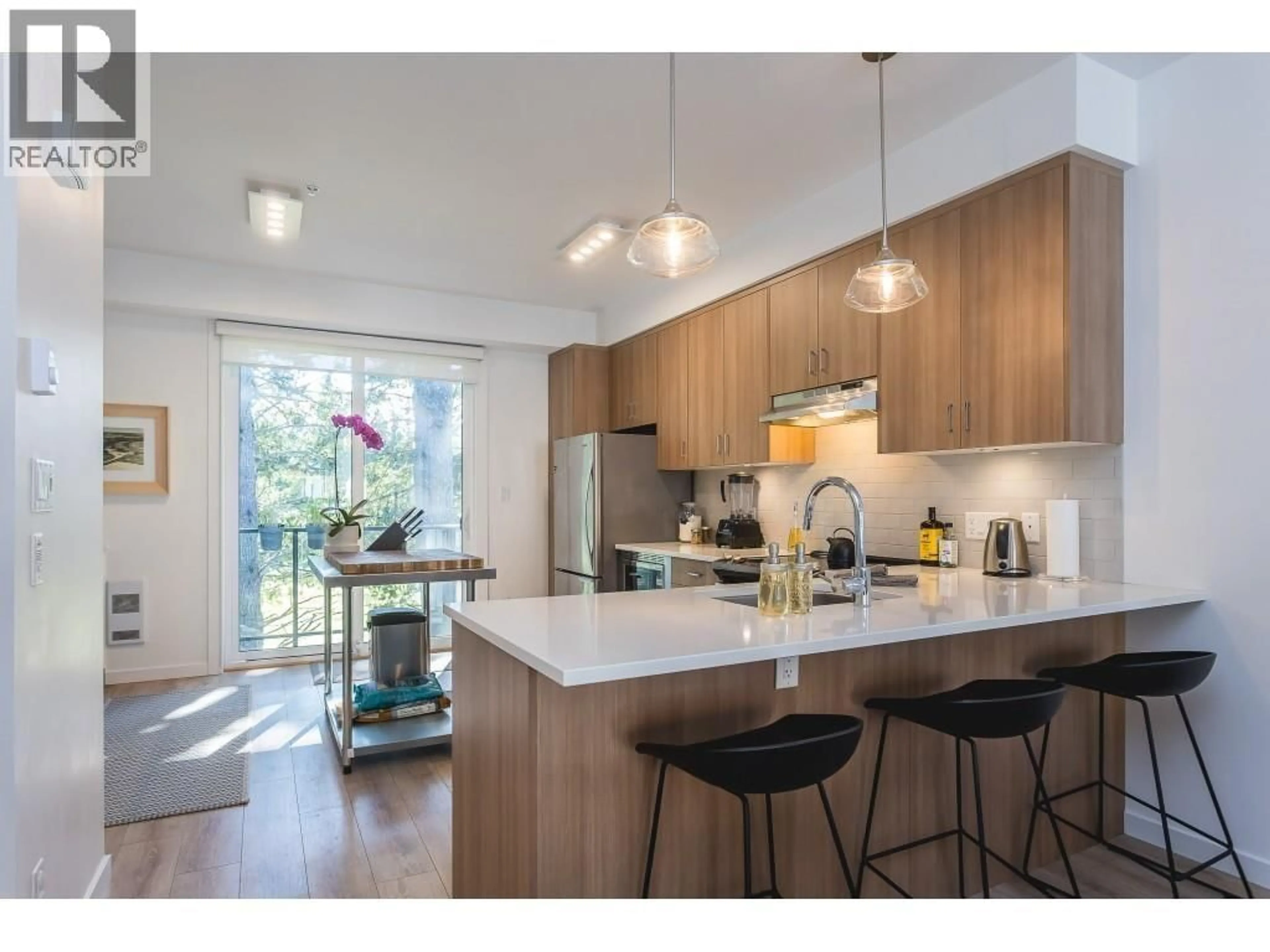 Open concept kitchen, wood/laminate floor for 52 - 39769 GOVERNMENT ROAD, Squamish British Columbia V8B0Z1
