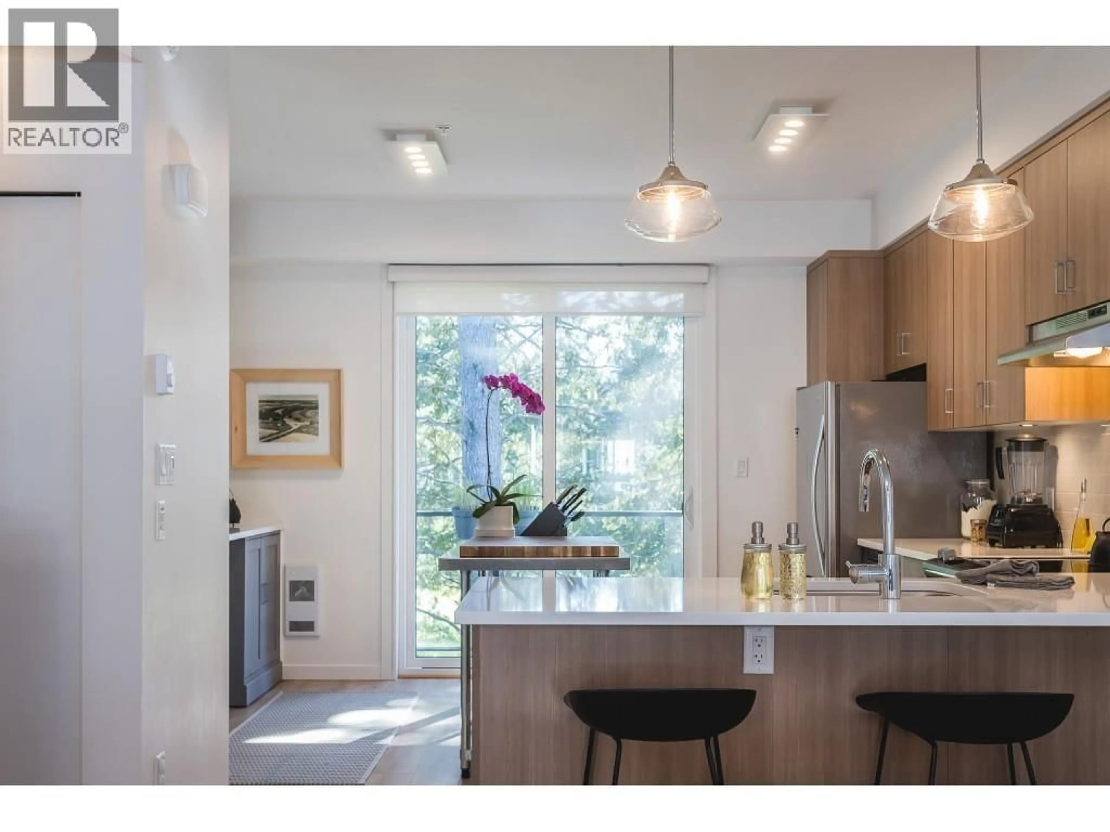 Open concept kitchen, unknown for 52 - 39769 GOVERNMENT ROAD, Squamish British Columbia V8B0Z1
