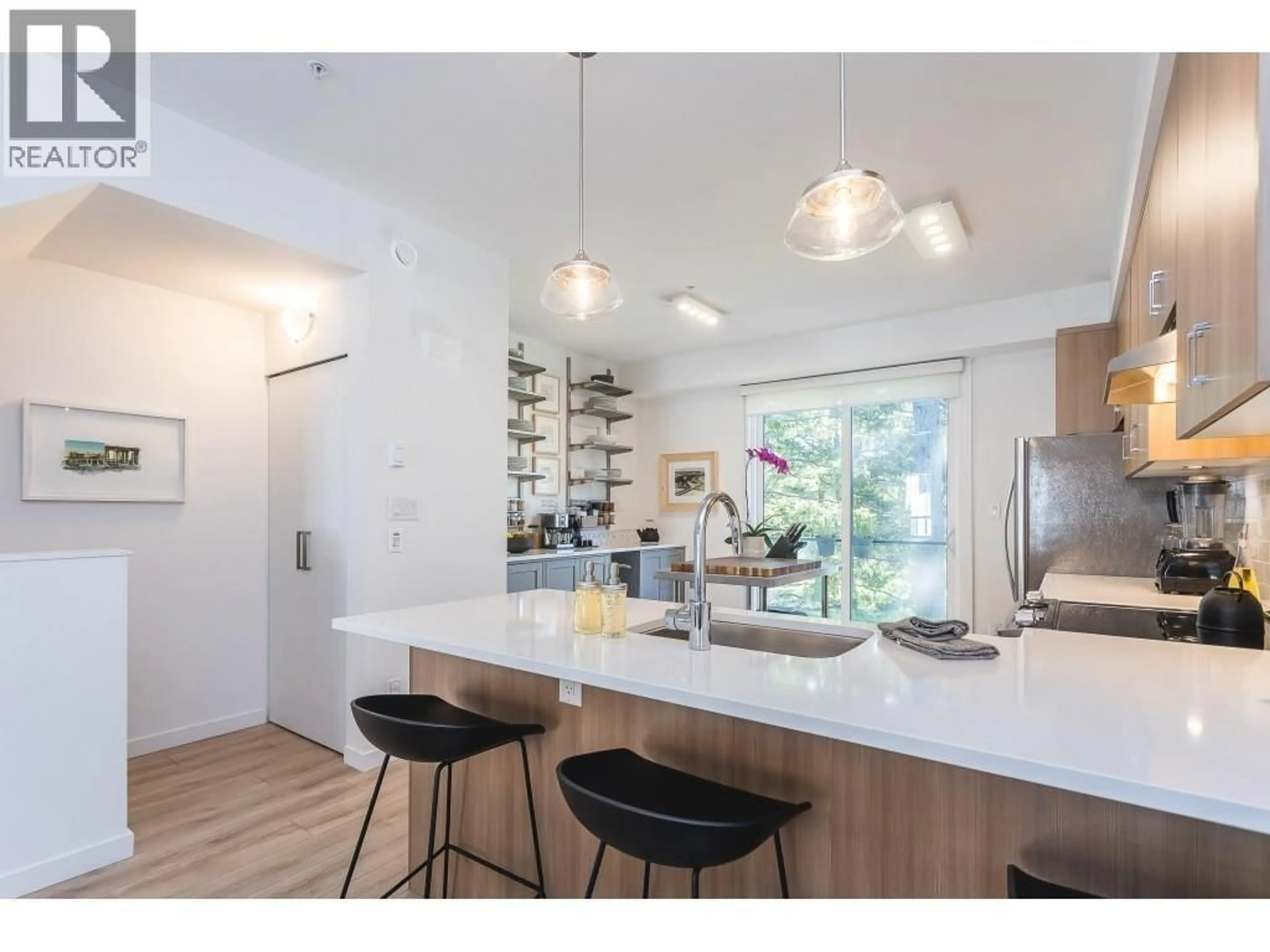 Open concept kitchen, wood/laminate floor for 52 - 39769 GOVERNMENT ROAD, Squamish British Columbia V8B0Z1