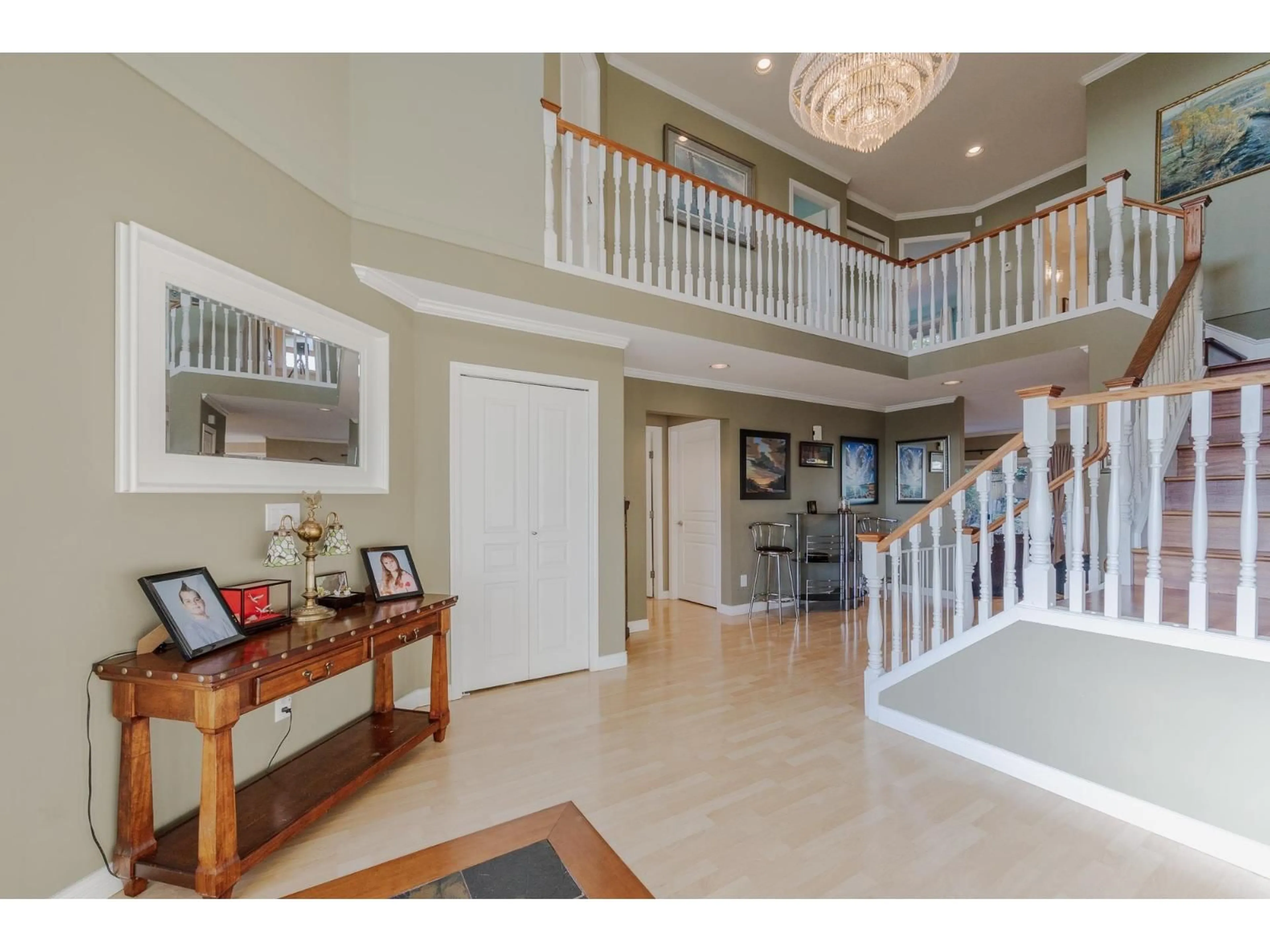 Indoor foyer for 16657 78 AVENUE, Surrey British Columbia V4N0L8