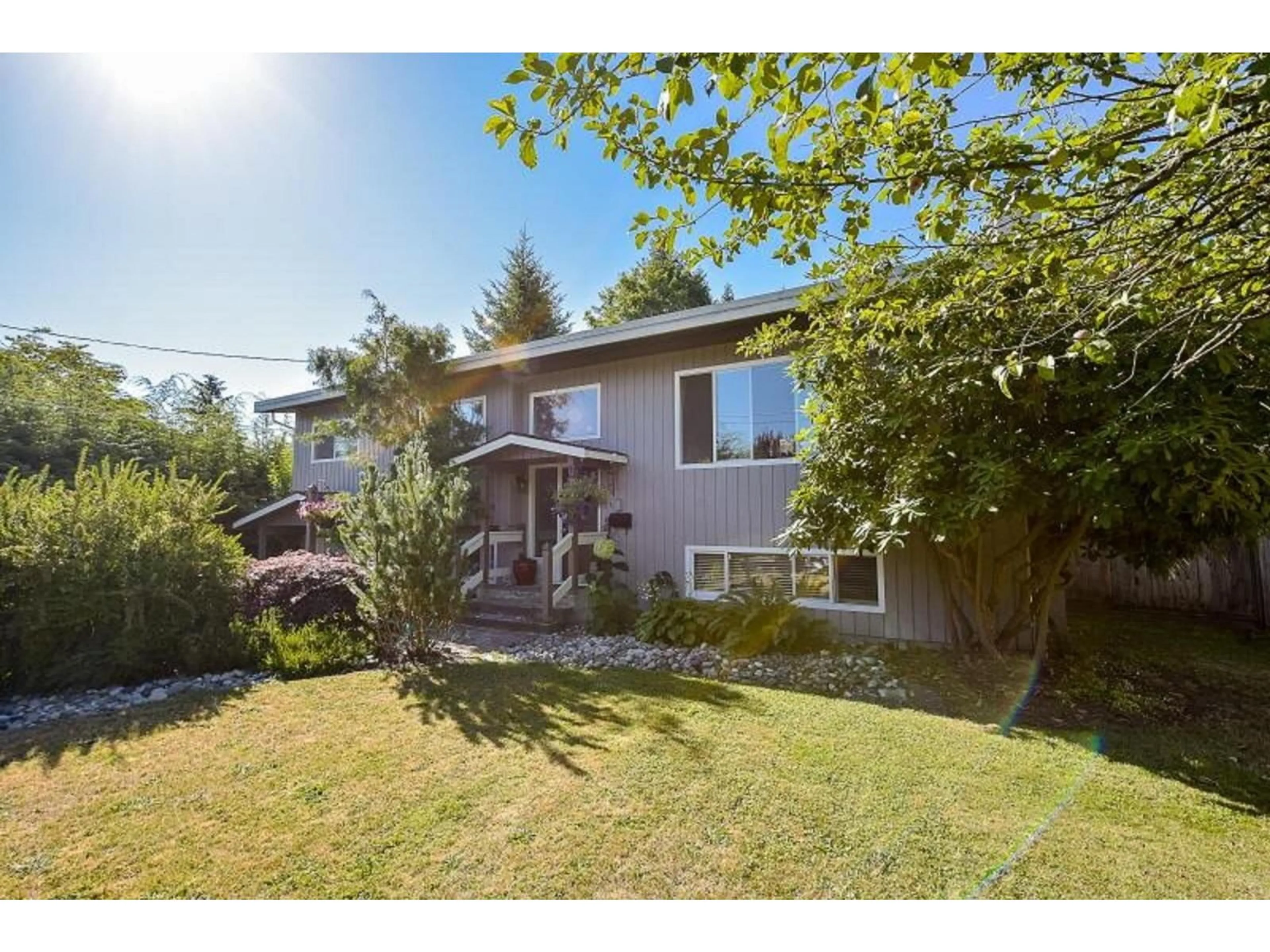 A pic from outside/outdoor area/front of a property/back of a property/a pic from drone, street for 20270 50 AVENUE, Langley British Columbia V3A3T1