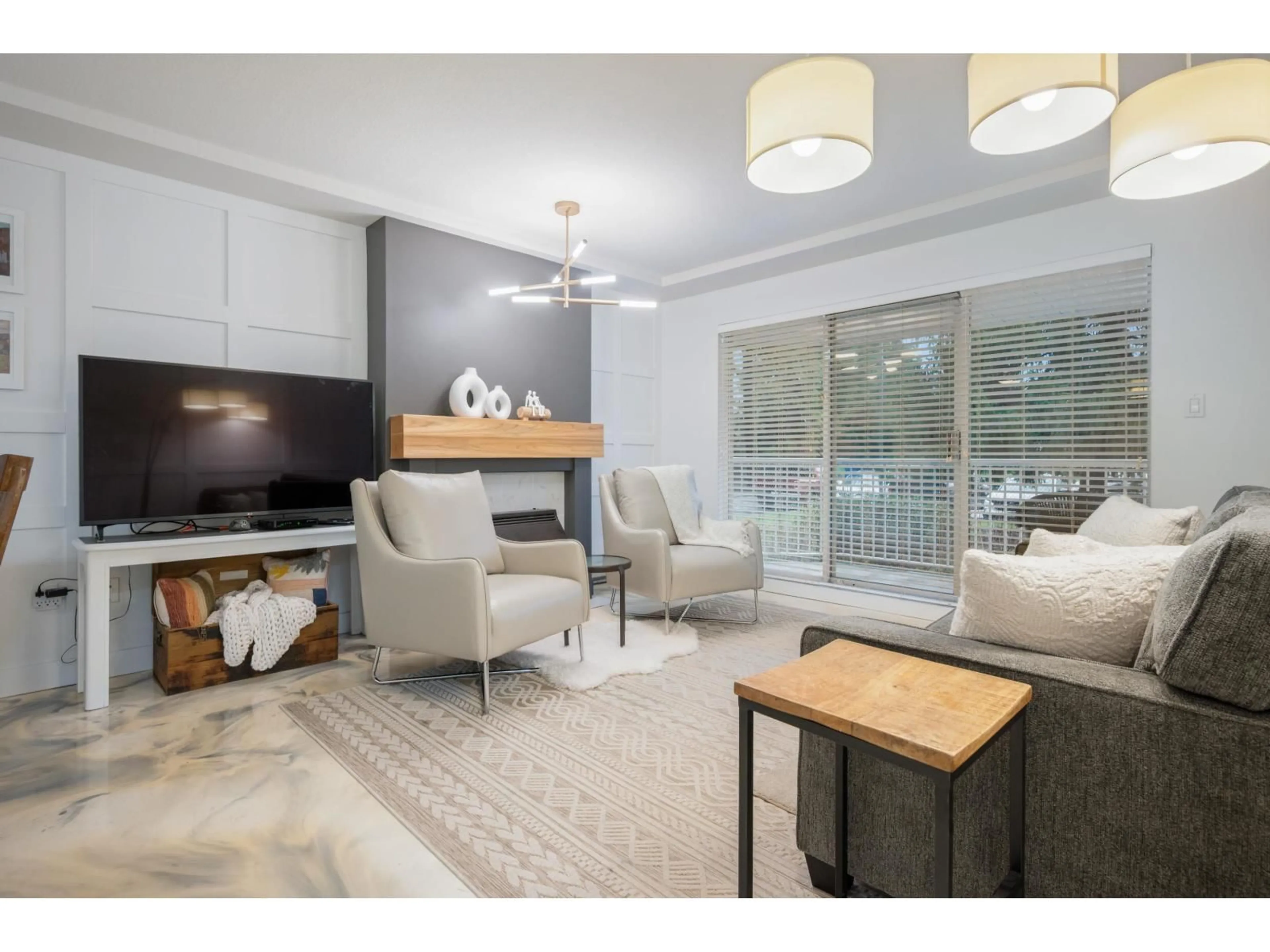 Living room with furniture, unknown for 107 - 33375 MAYFAIR AVENUE, Abbotsford British Columbia V2S1P4