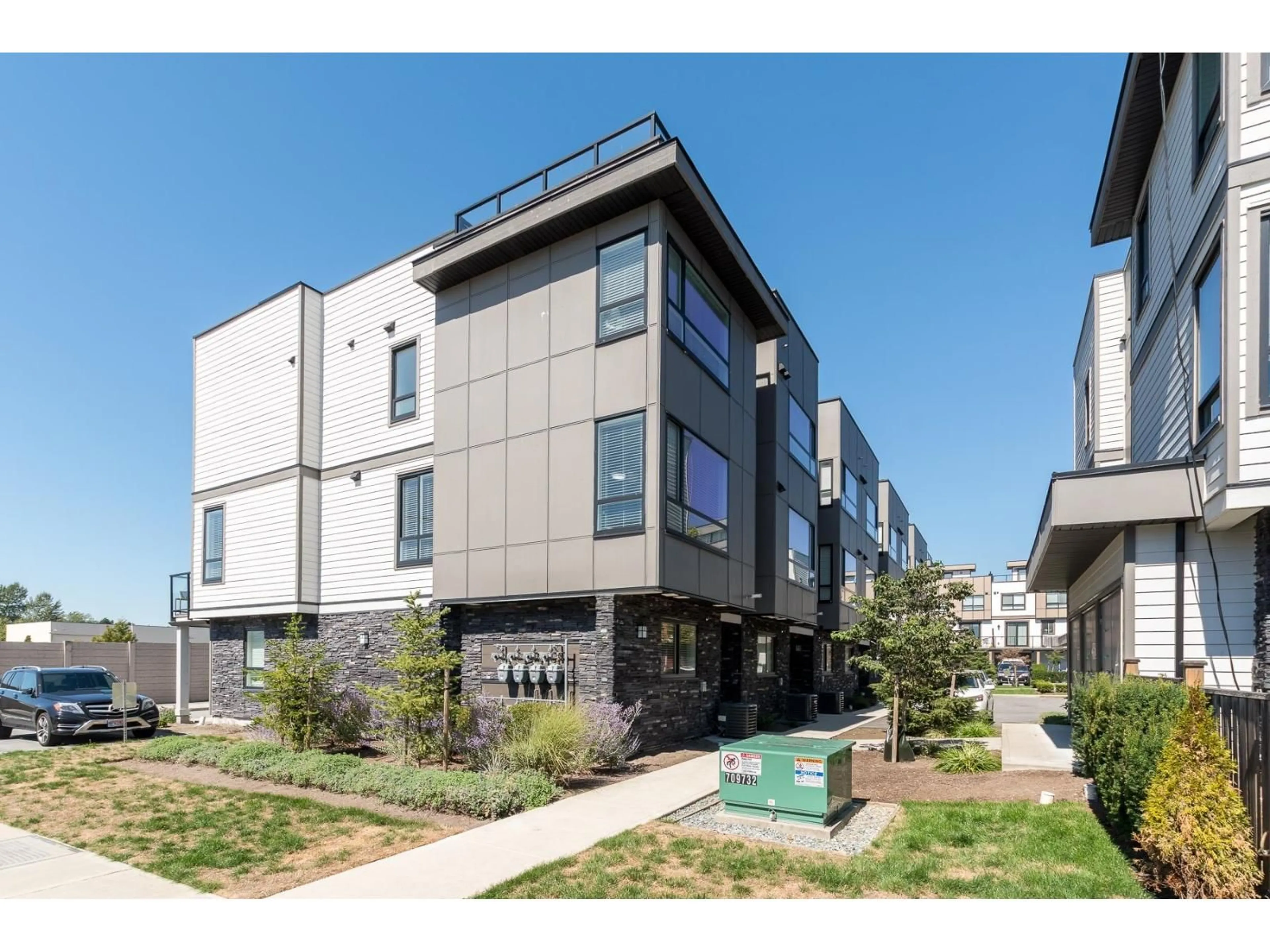 Home with vinyl exterior material, street for 1 - 19631 55 A AVENUE, Langley British Columbia V3A3X1