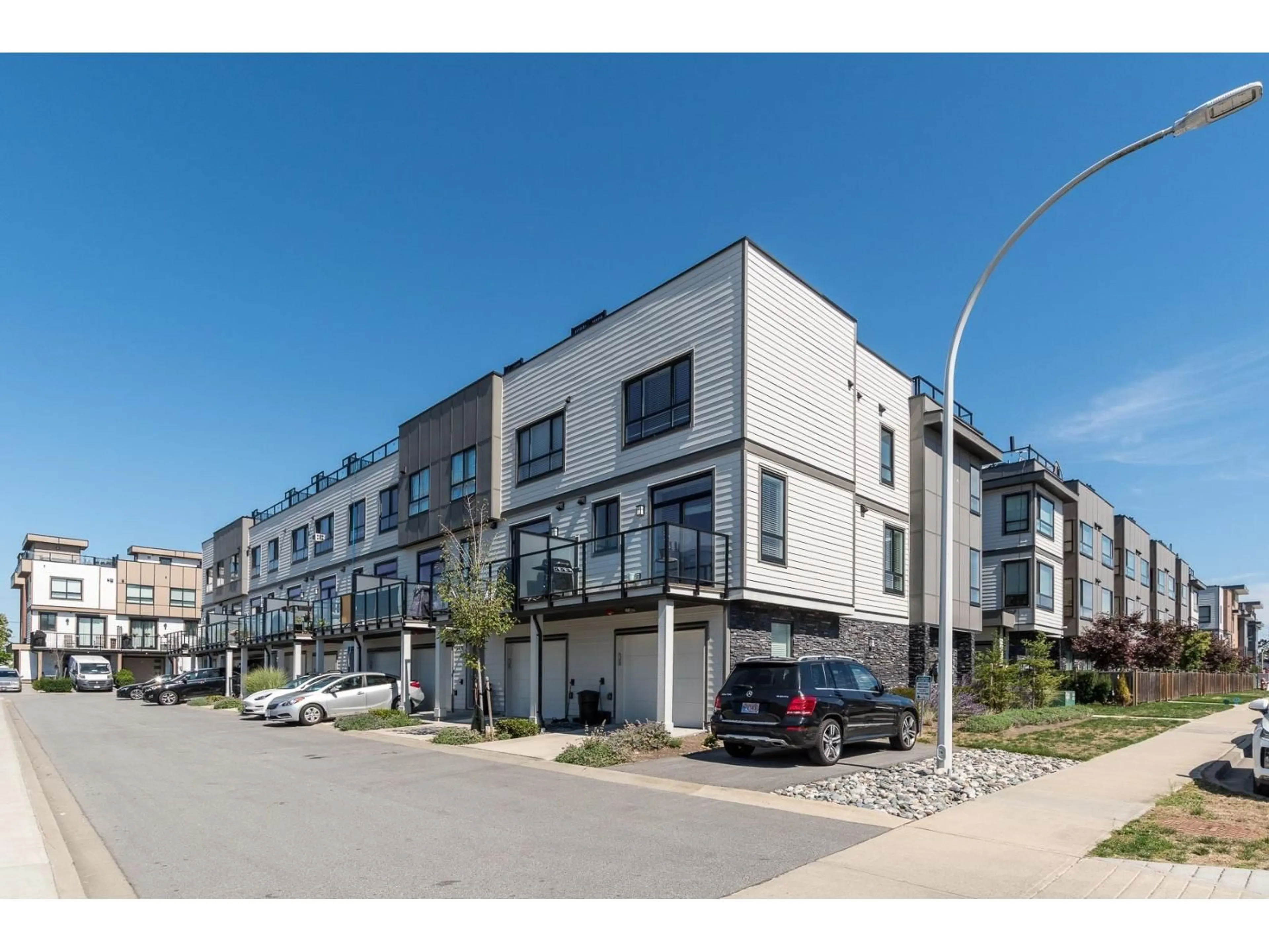 Unknown for 1 - 19631 55 A AVENUE, Langley British Columbia V3A3X1