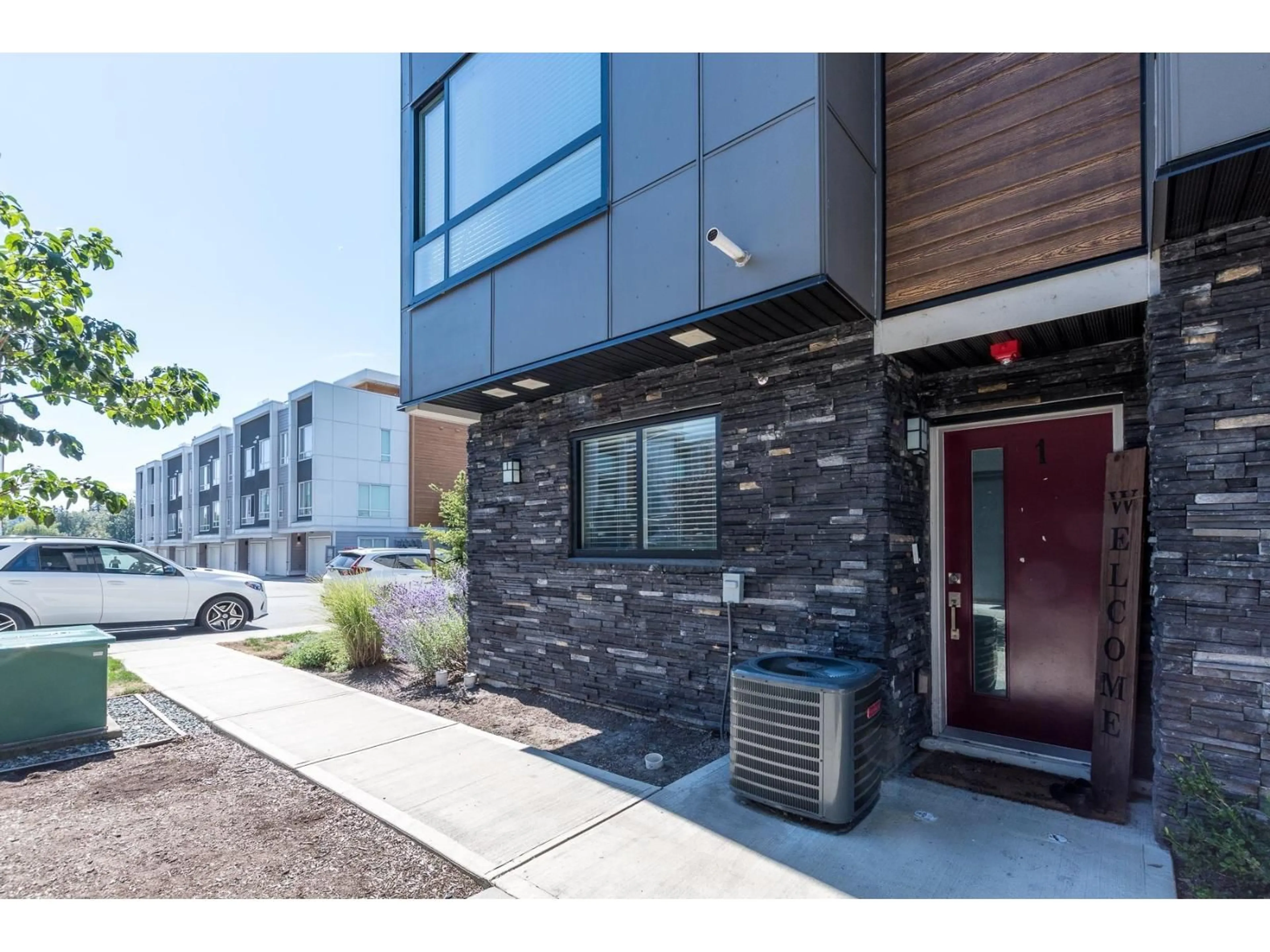 Unknown for 1 - 19631 55 A AVENUE, Langley British Columbia V3A3X1