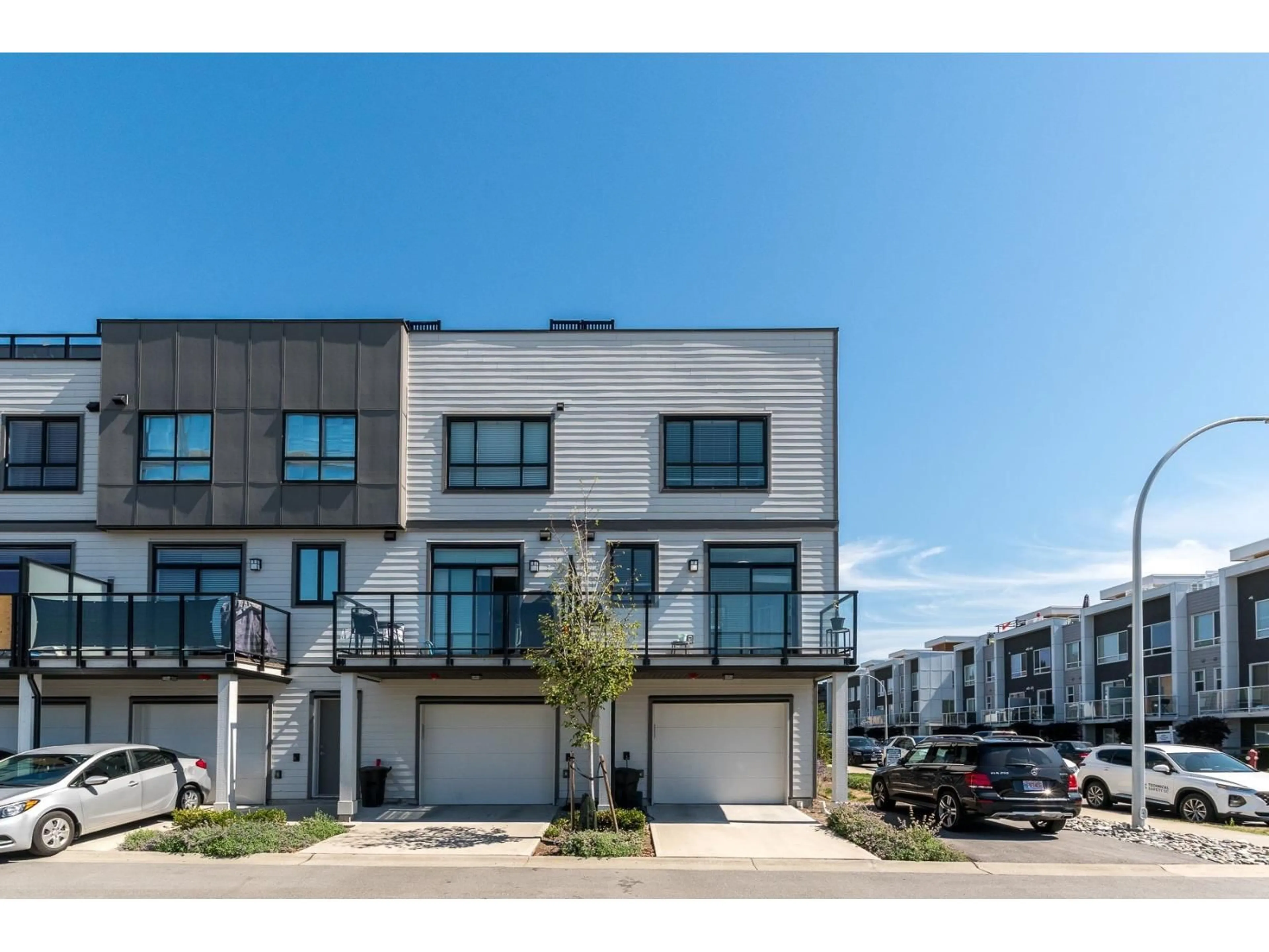 A pic from outside/outdoor area/front of a property/back of a property/a pic from drone, street for 1 - 19631 55 A AVENUE, Langley British Columbia V3A3X1