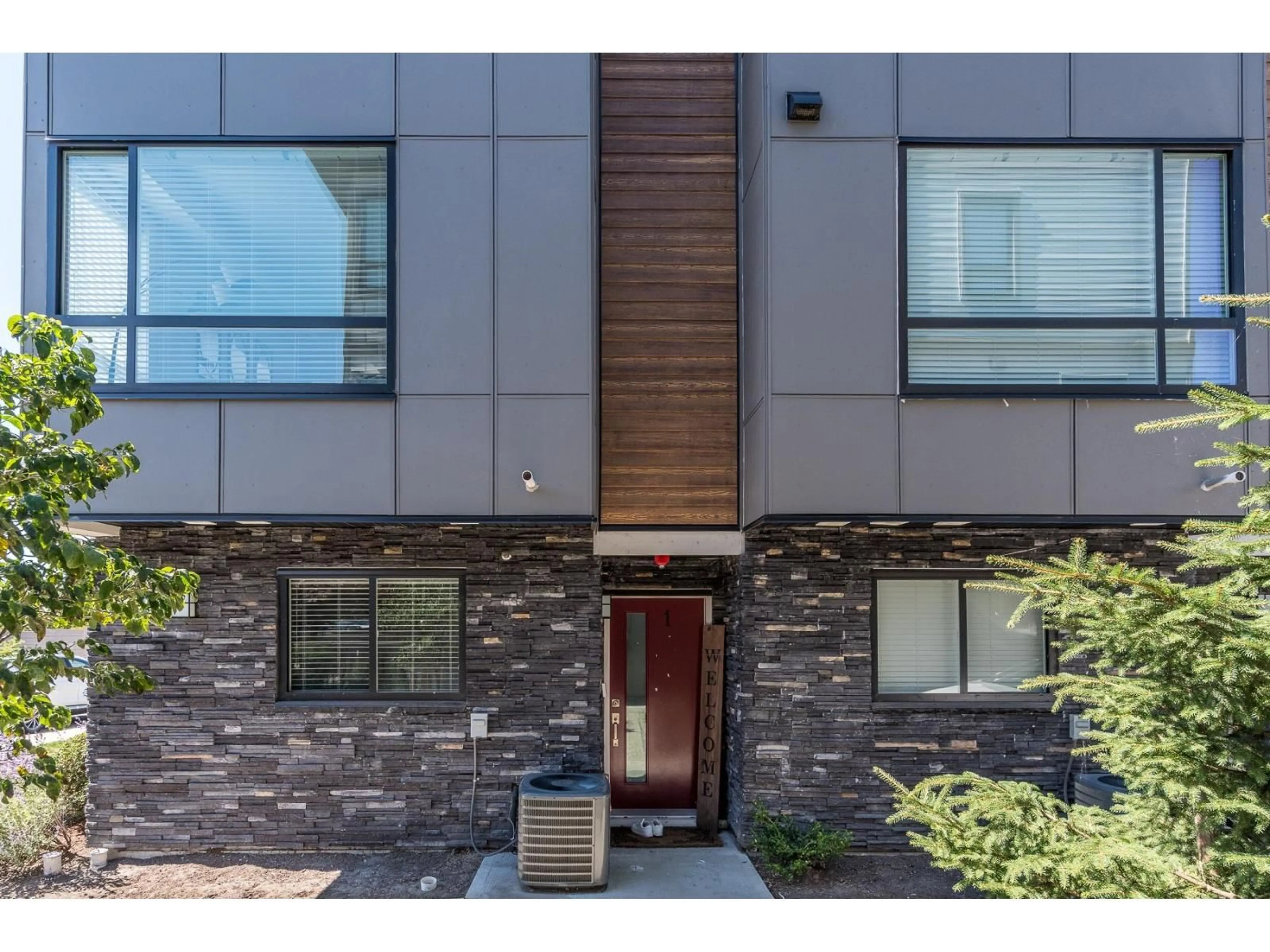 Home with brick exterior material, street for 1 - 19631 55 A AVENUE, Langley British Columbia V3A3X1