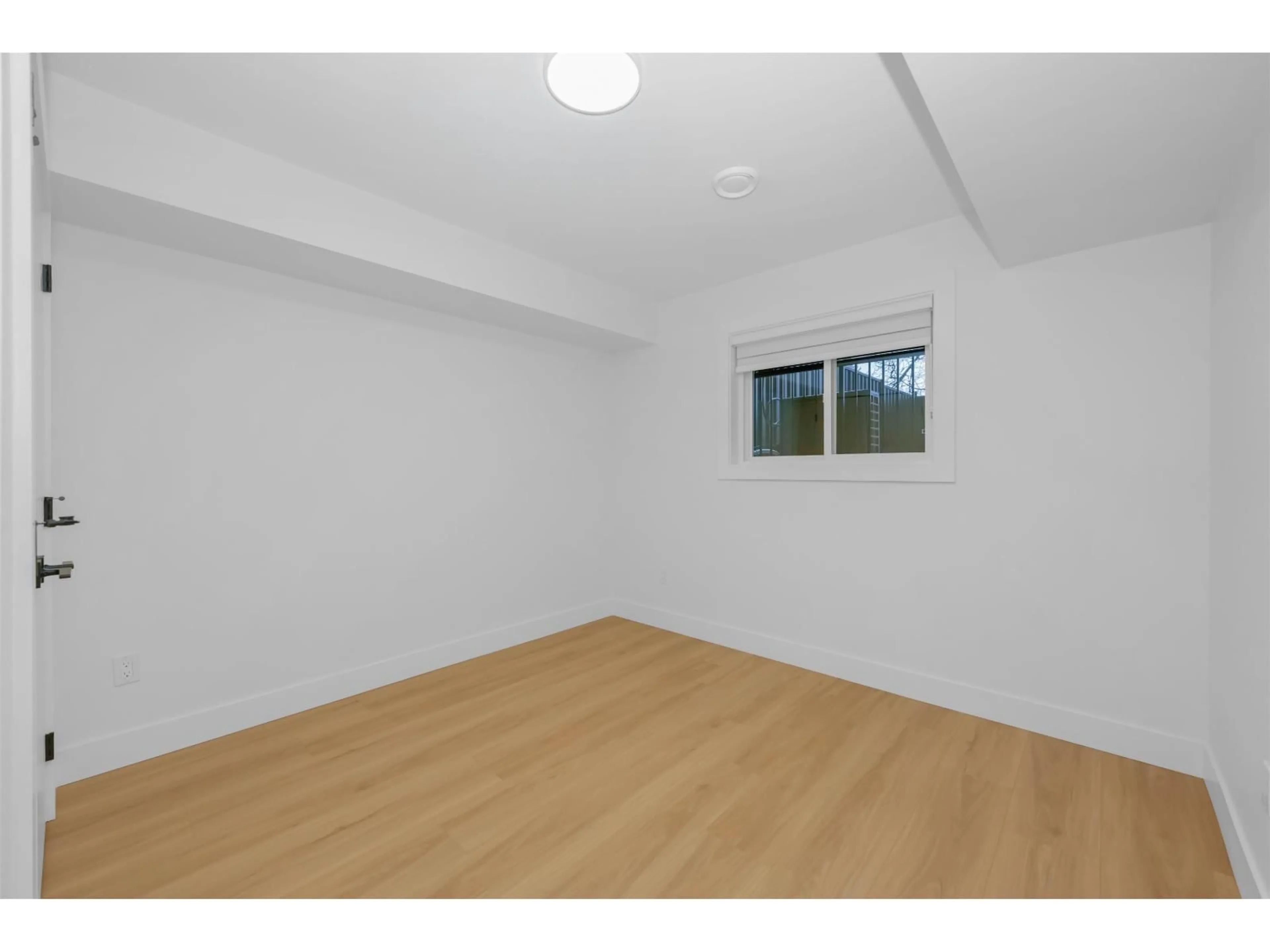 A pic of a room for 8 - 2168 VINEWOOD STREET, Abbotsford British Columbia V2S3S4