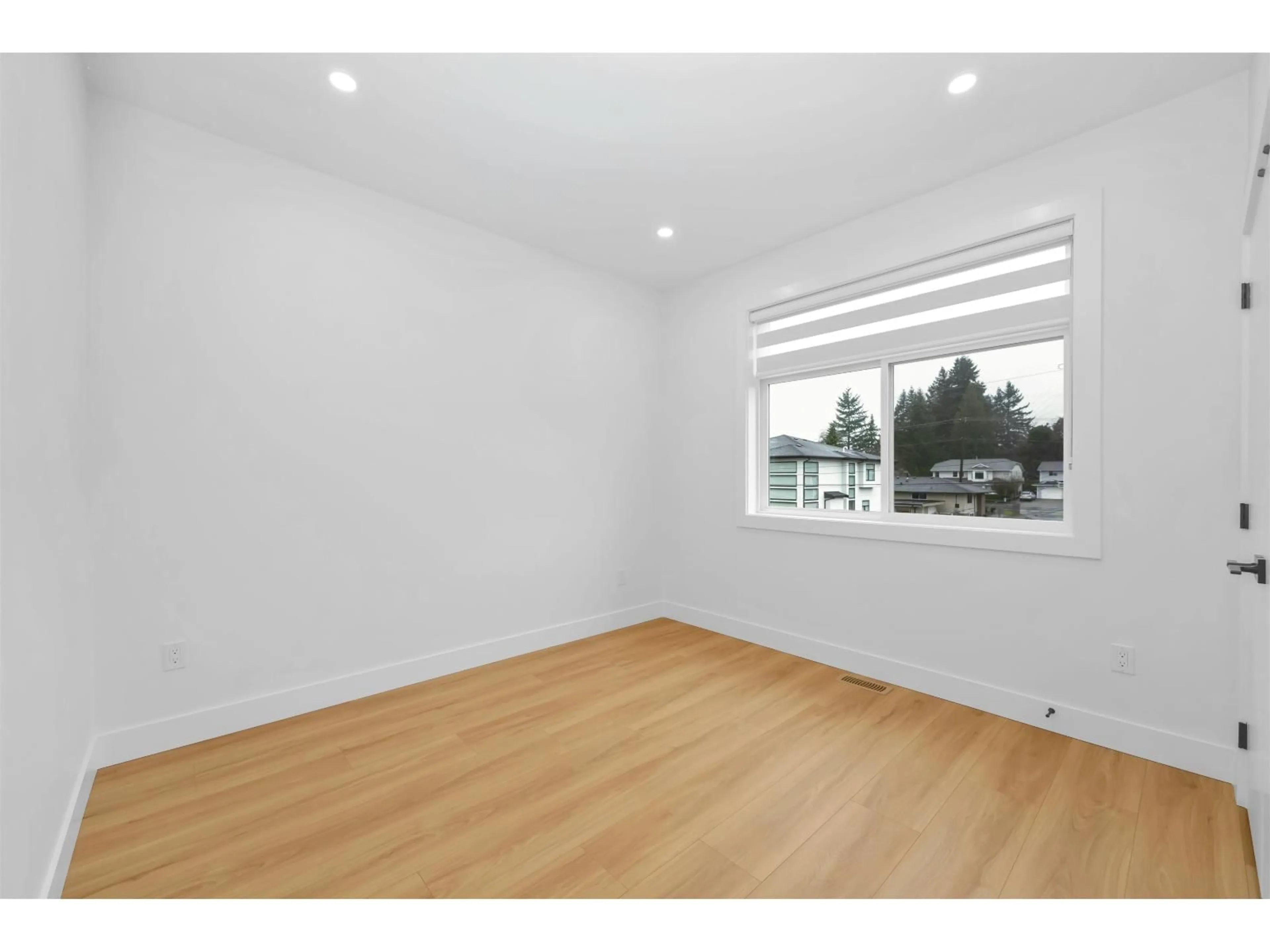 A pic of a room for 8 - 2168 VINEWOOD STREET, Abbotsford British Columbia V2S3S4