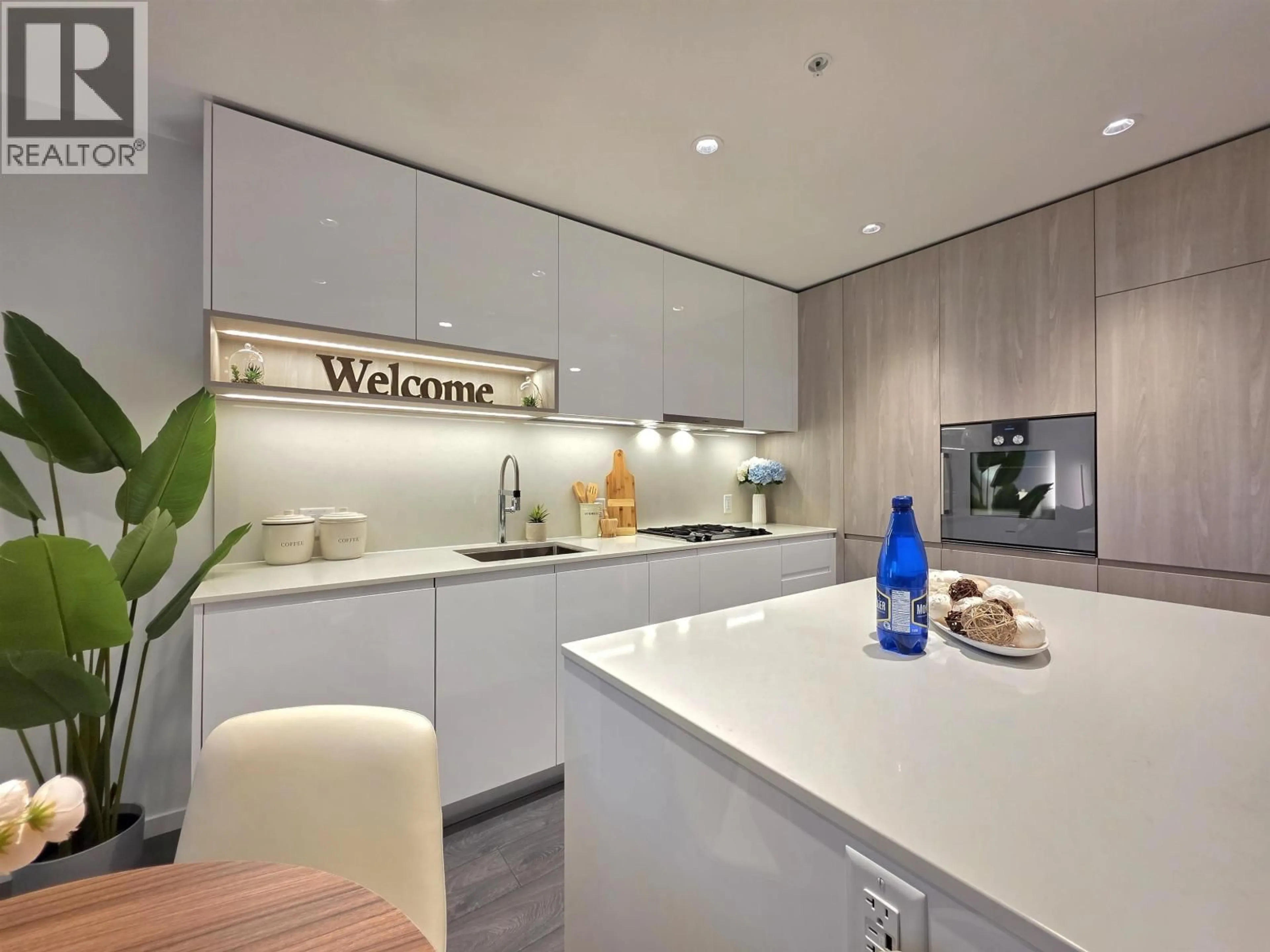 Contemporary kitchen, unknown for 510 - 6200 MINORU BOULEVARD, Richmond British Columbia V6Y0M9