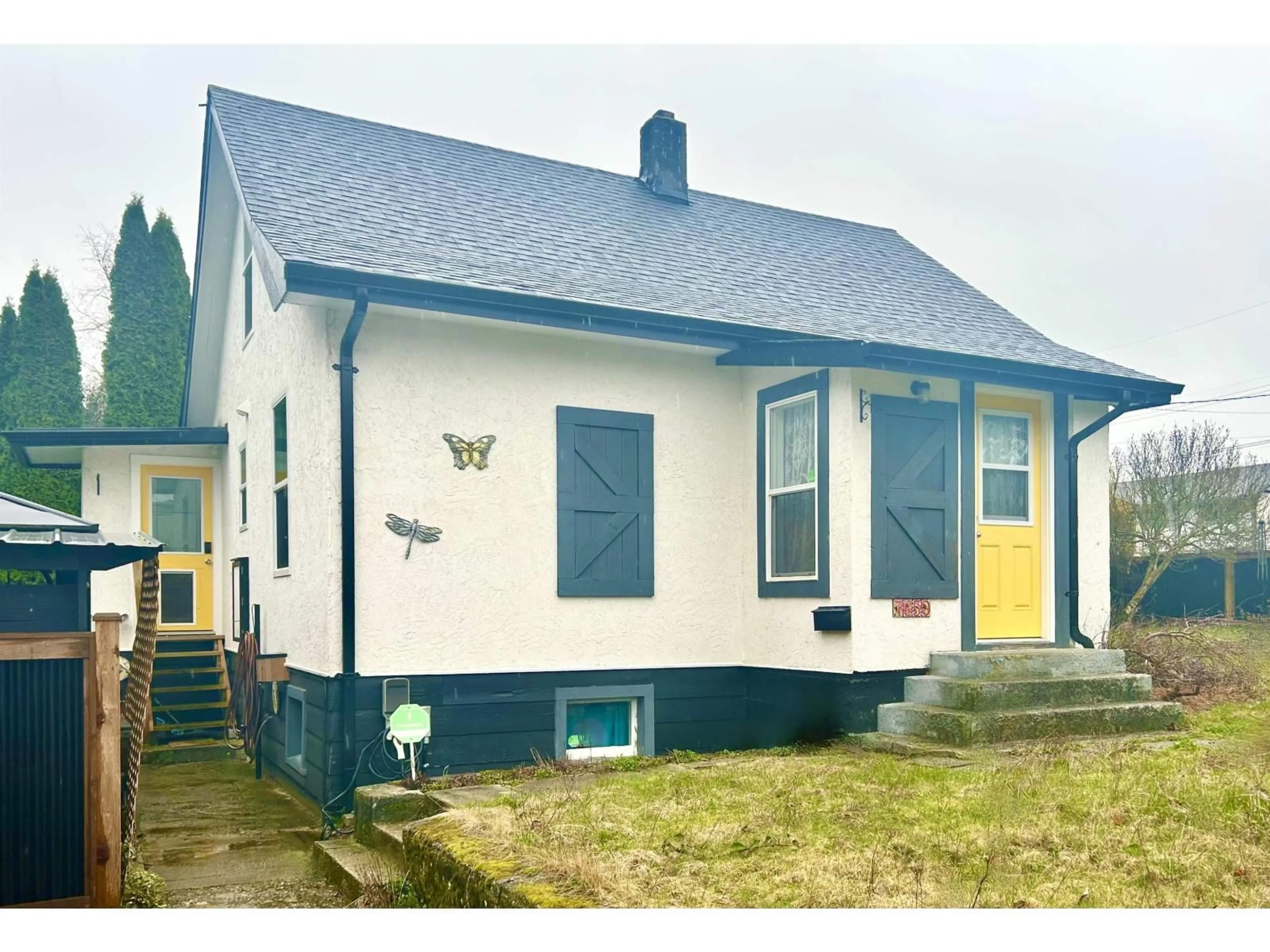 Home with vinyl exterior material, street for 7650 TAULBUT STREET, Mission British Columbia V2V3W6