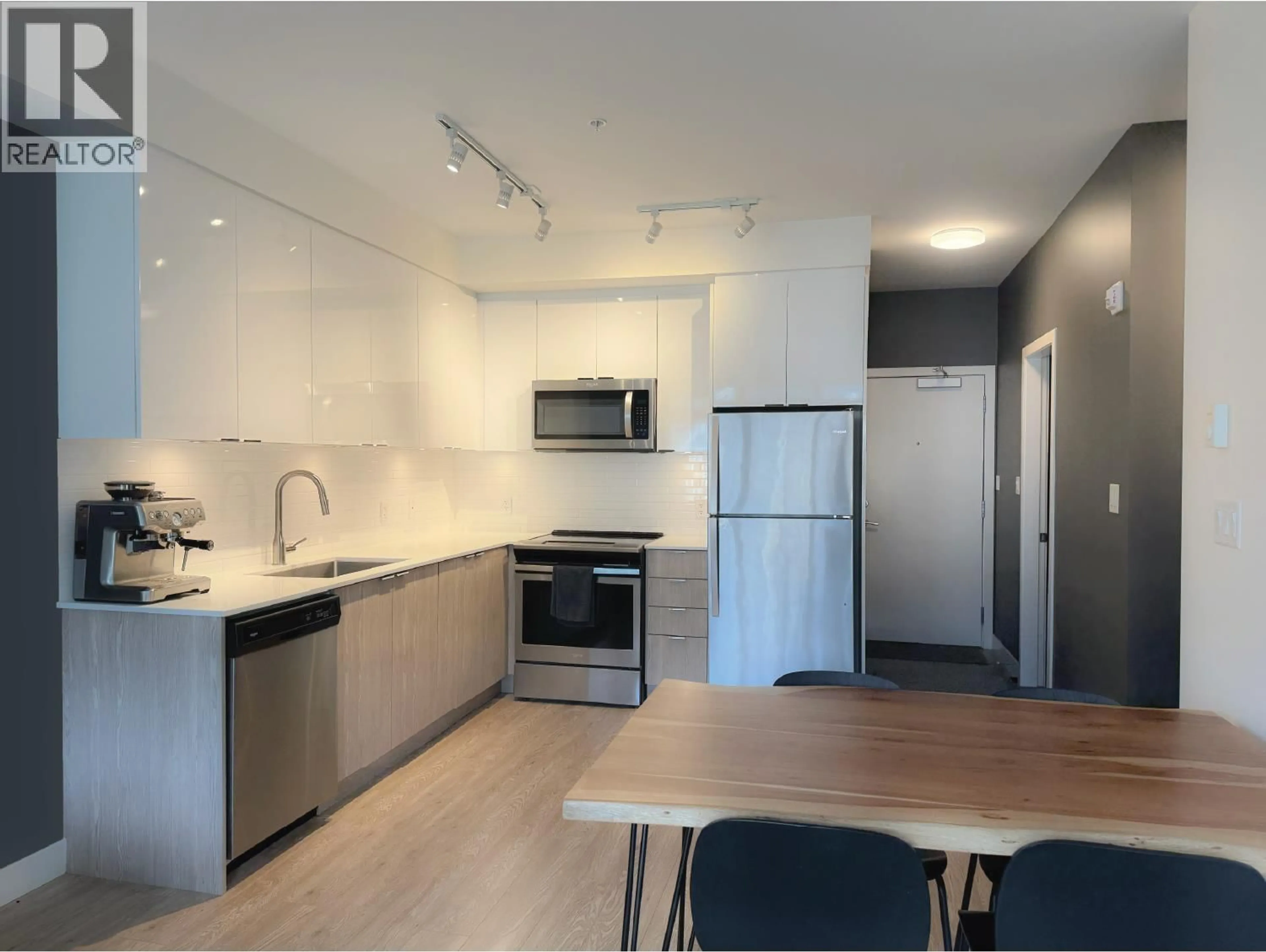 Standard kitchen, unknown for 417 - 37881 CLEVELAND AVENUE, Squamish British Columbia V8B0Z7