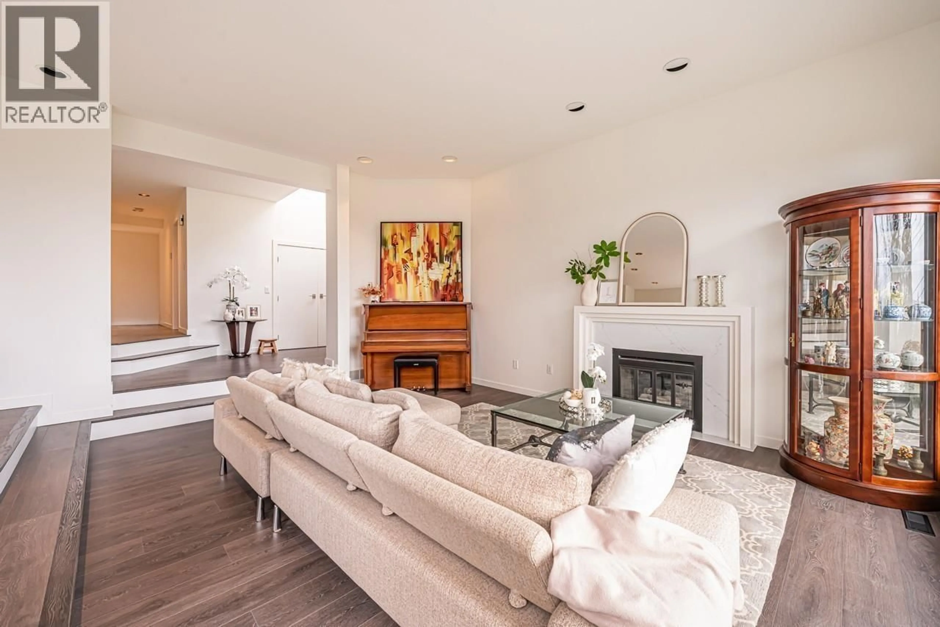 Living room with furniture, unknown for 2135 LAWSON AVENUE, West Vancouver British Columbia V7V2E1