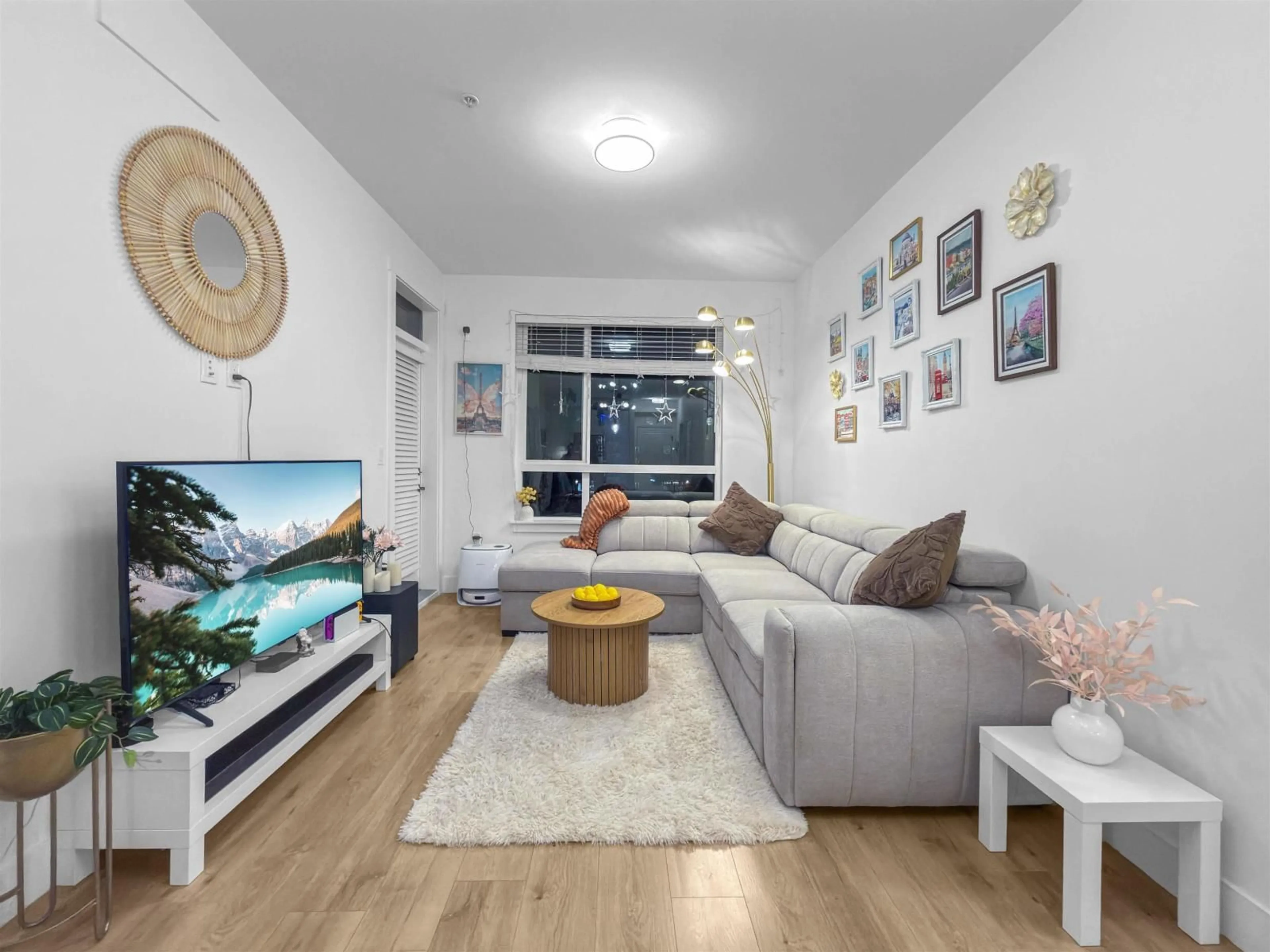 Living room with furniture, unknown for 209 - 19935 75A AVENUE, Langley British Columbia V2Y4L6