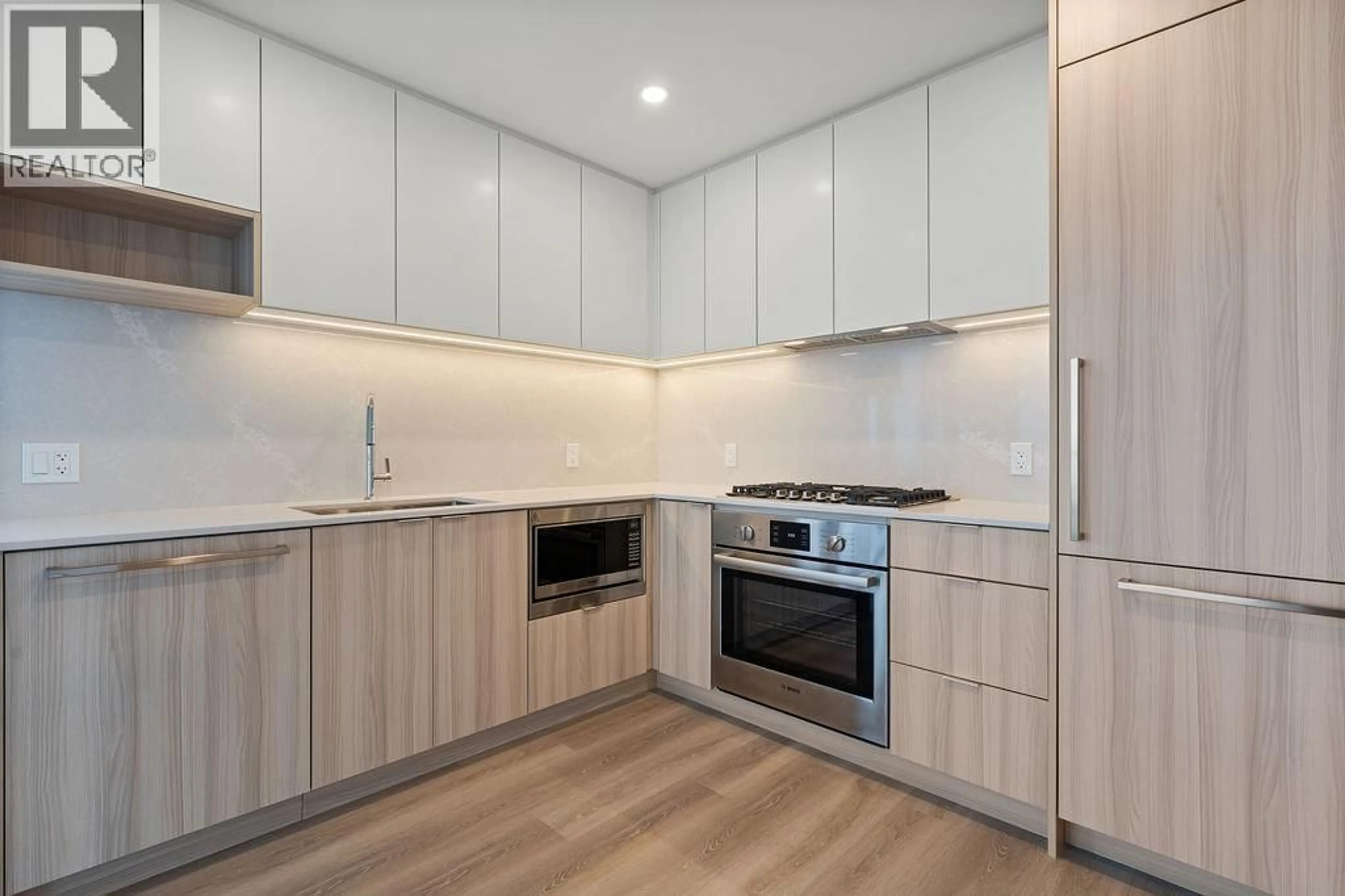 Standard kitchen, wood/laminate floor for 3304 - 6087 WILSON AVE AVENUE, Burnaby British Columbia V5H0M1