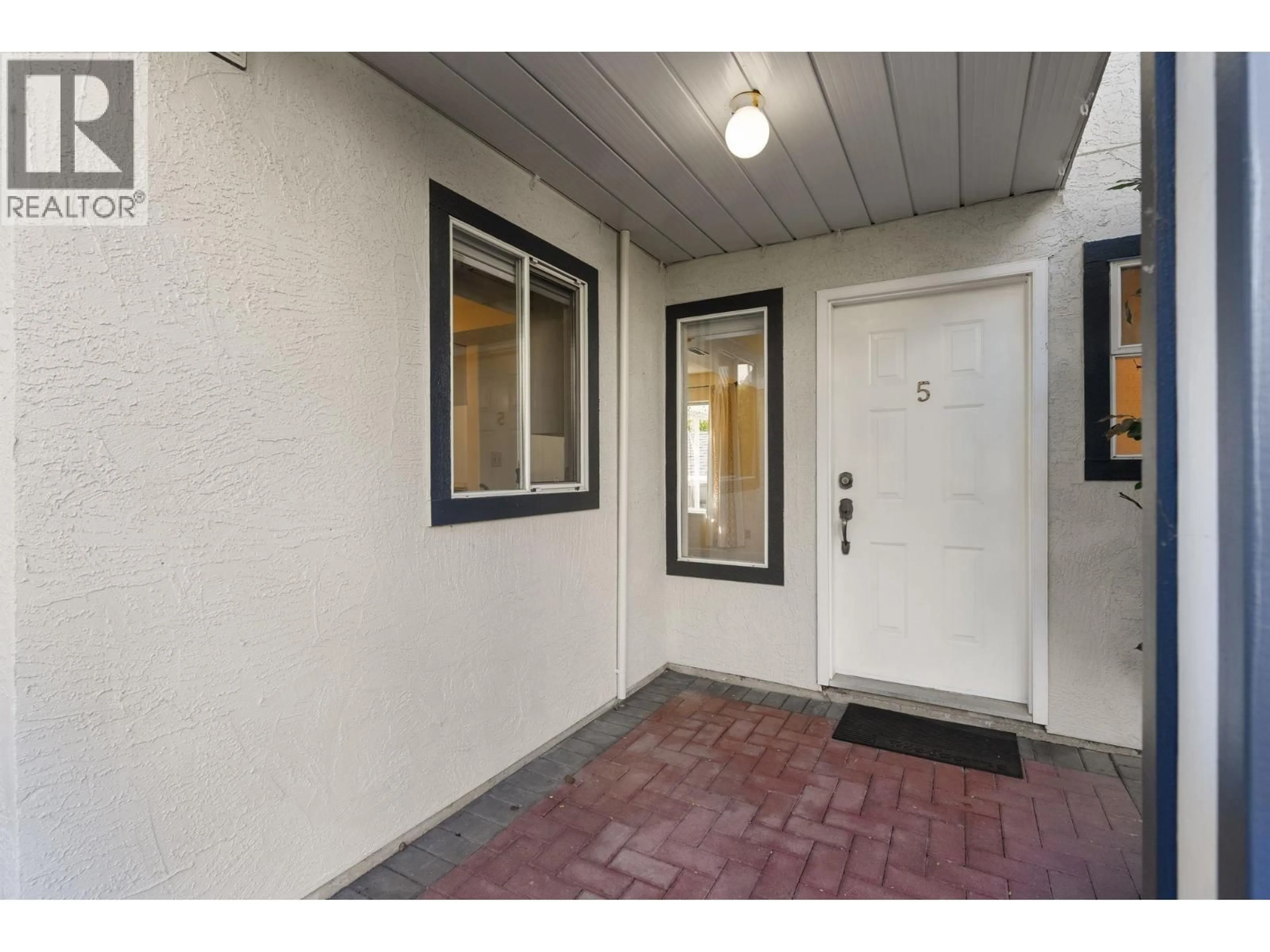 Indoor entryway for 5 - 4890 48 AVENUE, Ladner British Columbia V4K1V3